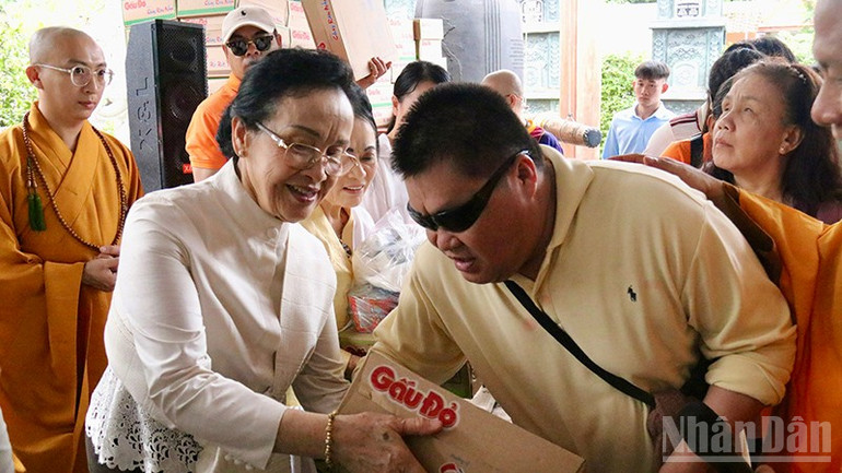 Bà Naly Sisoulith, Phu nhân Tổng Bí thư, Chủ tịch nước Lào Thongloun Sisoulith. (Ảnh: Hải Tiến) ndo_br_2.jpg
