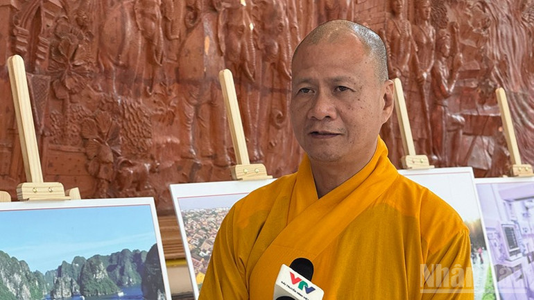 Thượng tọa Thích Minh Quang, Trụ trì chùa Phật Tích ở Thủ đô Vientiane. ndo_br_6.jpg