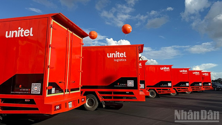 Một trong những đội hình xe vận tải của Unitel Logistics. (Ảnh: TRỊNH DŨNG) ndo_br_4-7518.jpg