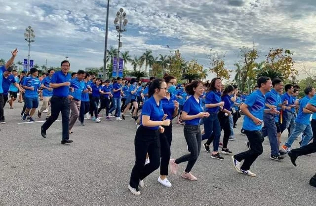 Hơn 1.000 cán bộ và nhân dân tham gia chạy hưởng ứng “Ngày chạy Olympic vì sức khỏe toàn dân”.