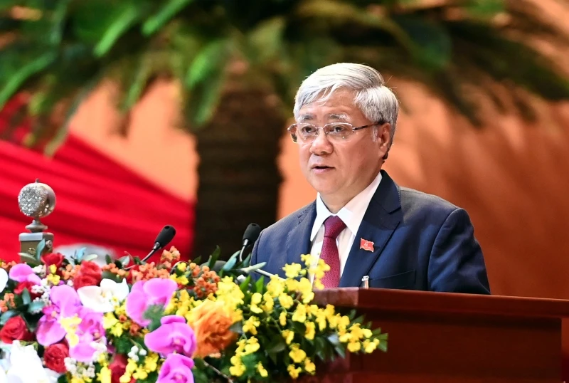 Đồng chí Đỗ Văn Chiến, Ủy viên Trung ương Đảng, Bộ trưởng, Chủ nhiệm Ủy ban Dân tộc trình bày tham luận.