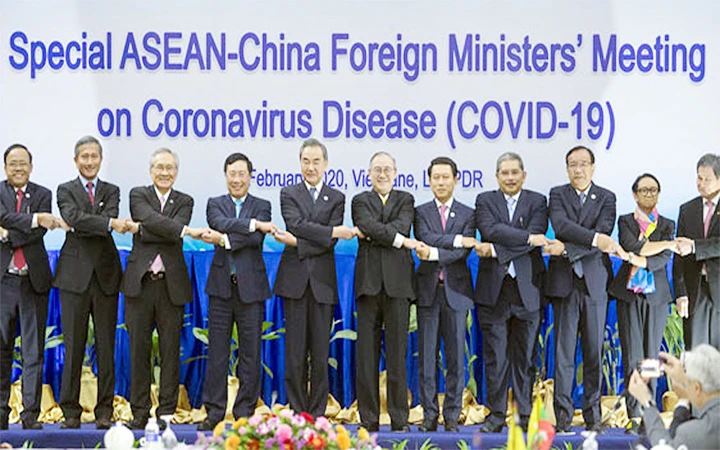 Các đại biểu dự Hội nghị Bộ trưởng Ngoại giao ASEAN - Trung Quốc về hợp tác chống Covid-19. Ảnh: The Straits Times