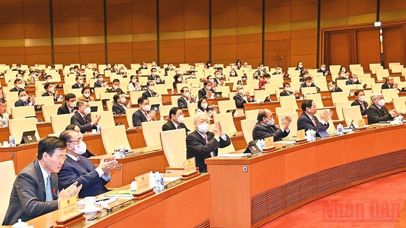 Các đồng chí lãnh đạo, nguyên lãnh đạo Đảng, Nhà nước, Mặt trận Tổ quốc Việt Nam và các đại biểu dự phiên bế mạc Kỳ họp bất thường lần thứ nhất, Quốc hội khóa XV tại Nhà Quốc hội. (Ảnh: LINH KHOA)