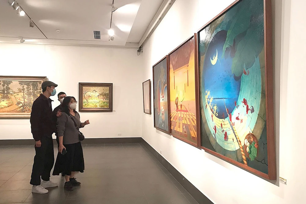 Lĩnh vực hội họa vẫn sống được, do ngành này về chủ yếu họa sĩ tự lo, tự tìm thị trường; song ngay cả phê bình hội họa cũng giảm sút. Ảnh: Bảo tàng Mỹ thuật Việt Nam 