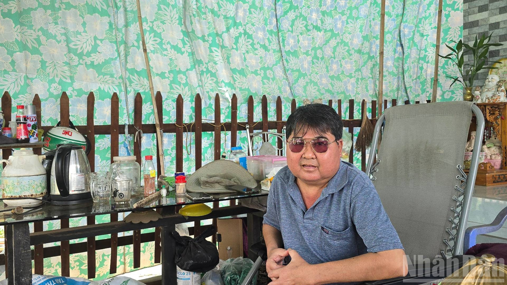 Ông Lê Văn Đẹp cùng nhiều người dân trong tổ 6 tích cực bảo vệ đàn dơi. ndo_br_20250815-105337-1.jpg