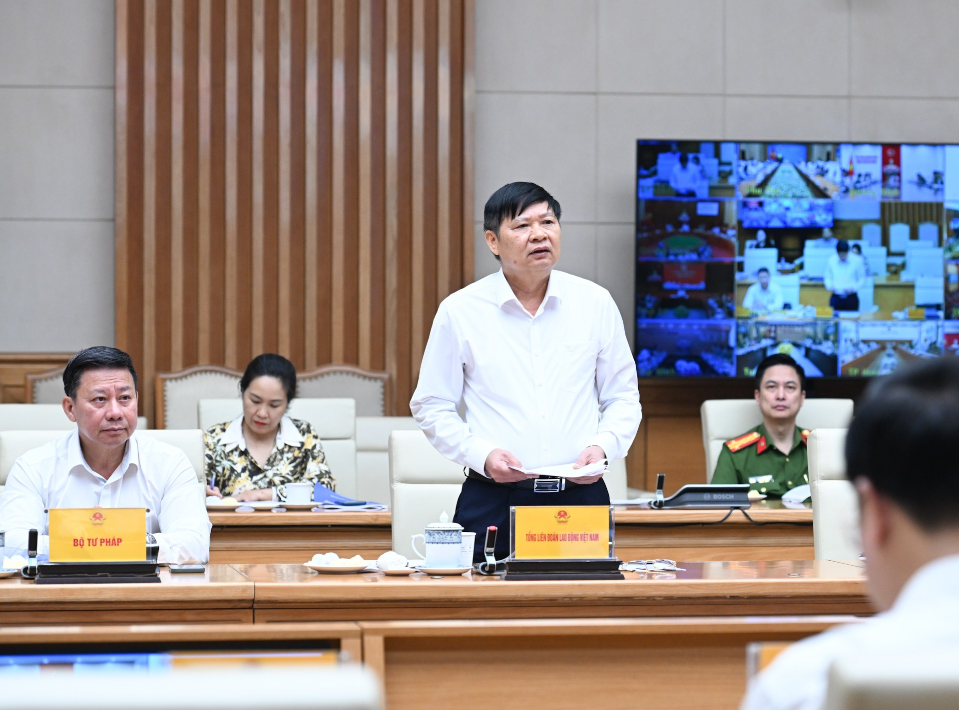 Naib Presiden Konfederasi Am Buruh Vietnam Phan Van Anh bercakap. dsc-0580.jpg