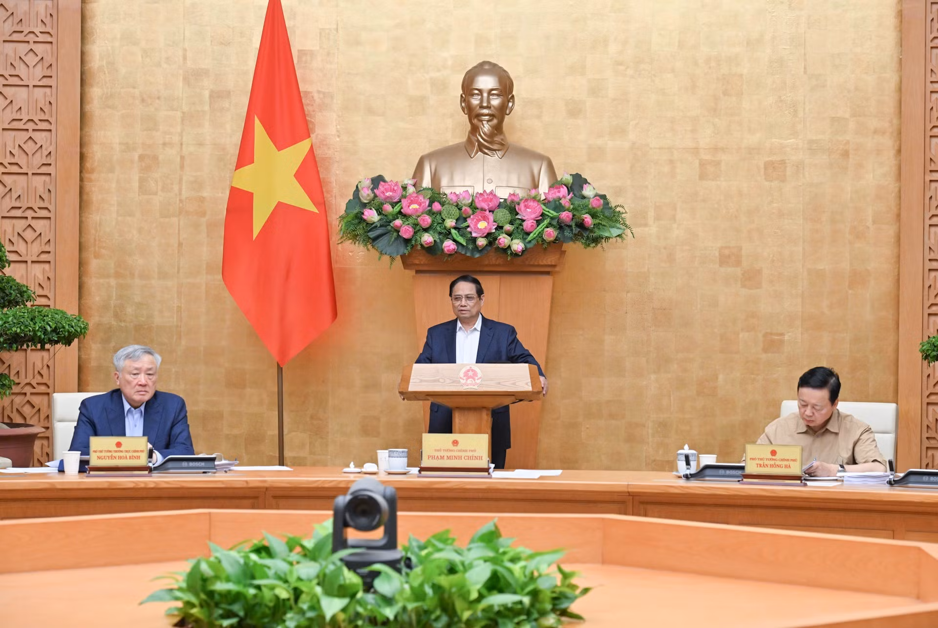 Thủ tướng chủ trì Hội nghị trực tuyến Chính phủ với 34 tỉnh, thành phố và hơn 3.300 xã, phường, đặc khu.