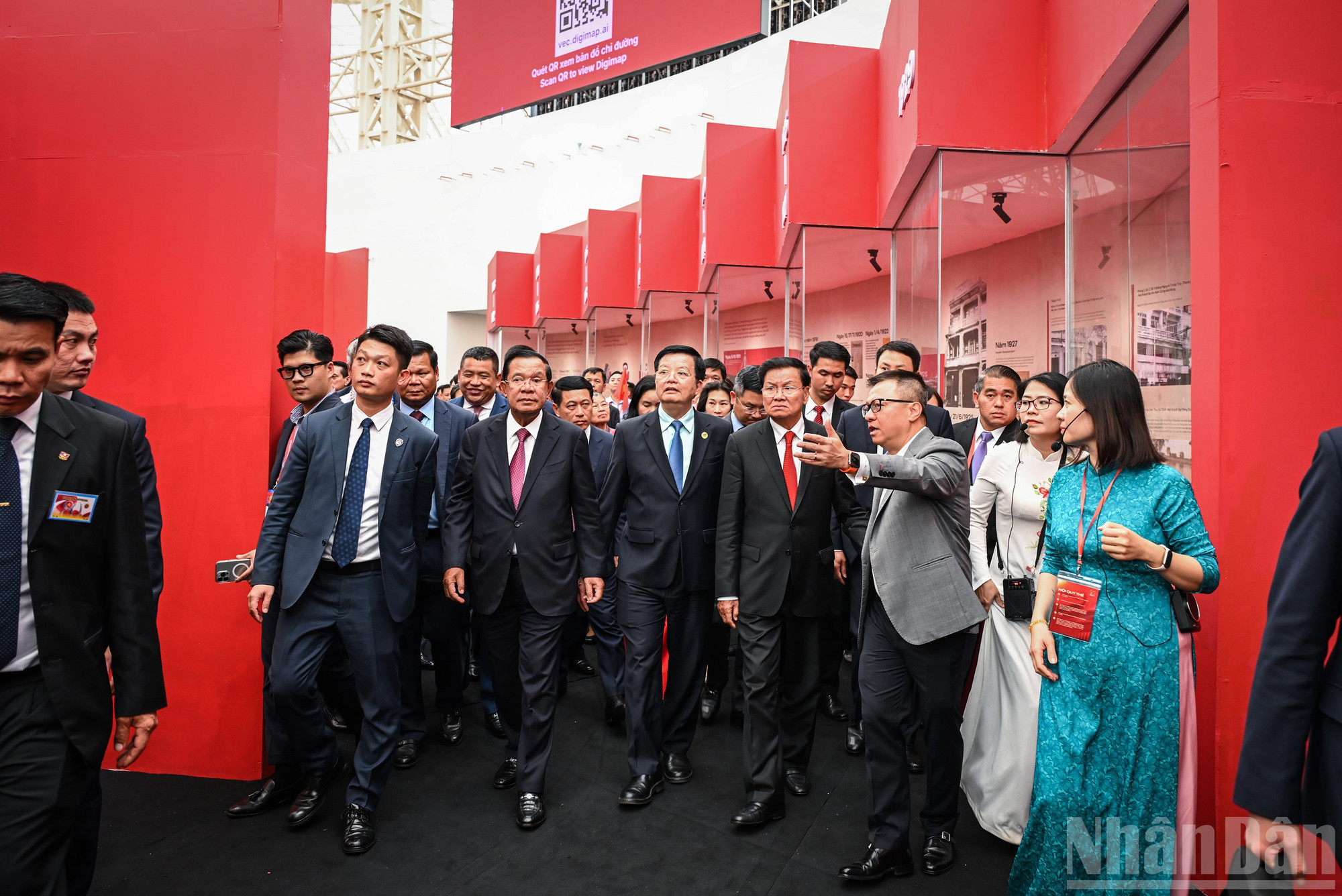 Chủ tịch Hun Sen cũng nhất trí tích cực tuyên truyền về giá trị lịch sử của quan hệ láng giềng hữu nghị truyền thống giữa hai nước Việt Nam-Campuchia và ba nước Việt Nam–Campuchia–Lào. ndo_br_10.jpg