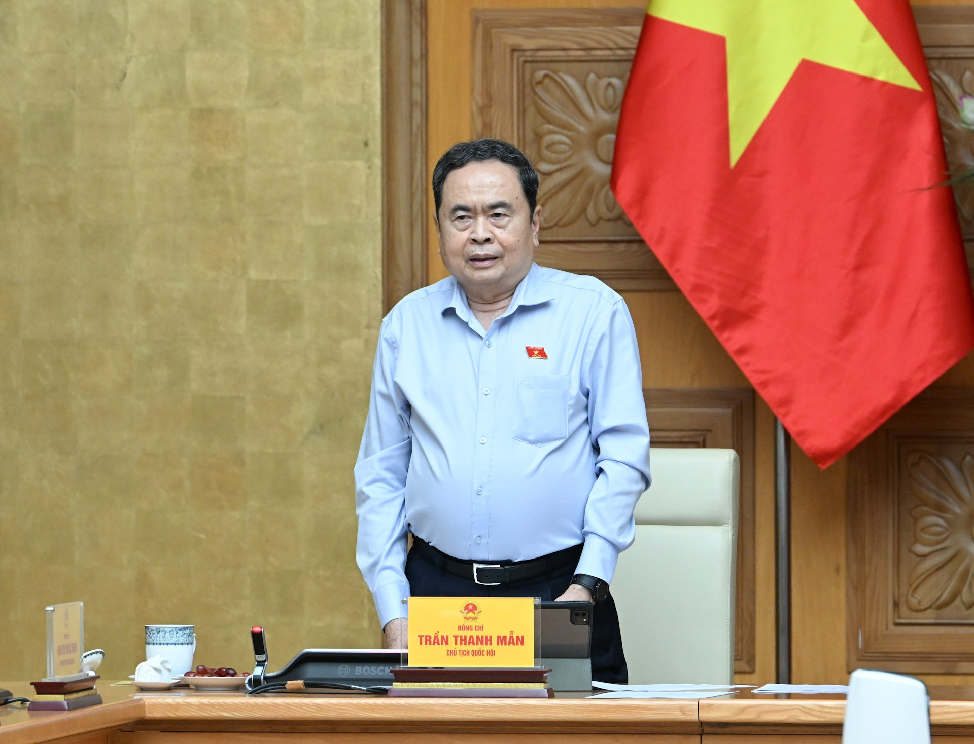 Der Vorsitzende der Nationalversammlung, Tran Thanh Man, spricht auf der Konferenz. dsc-7202.jpg