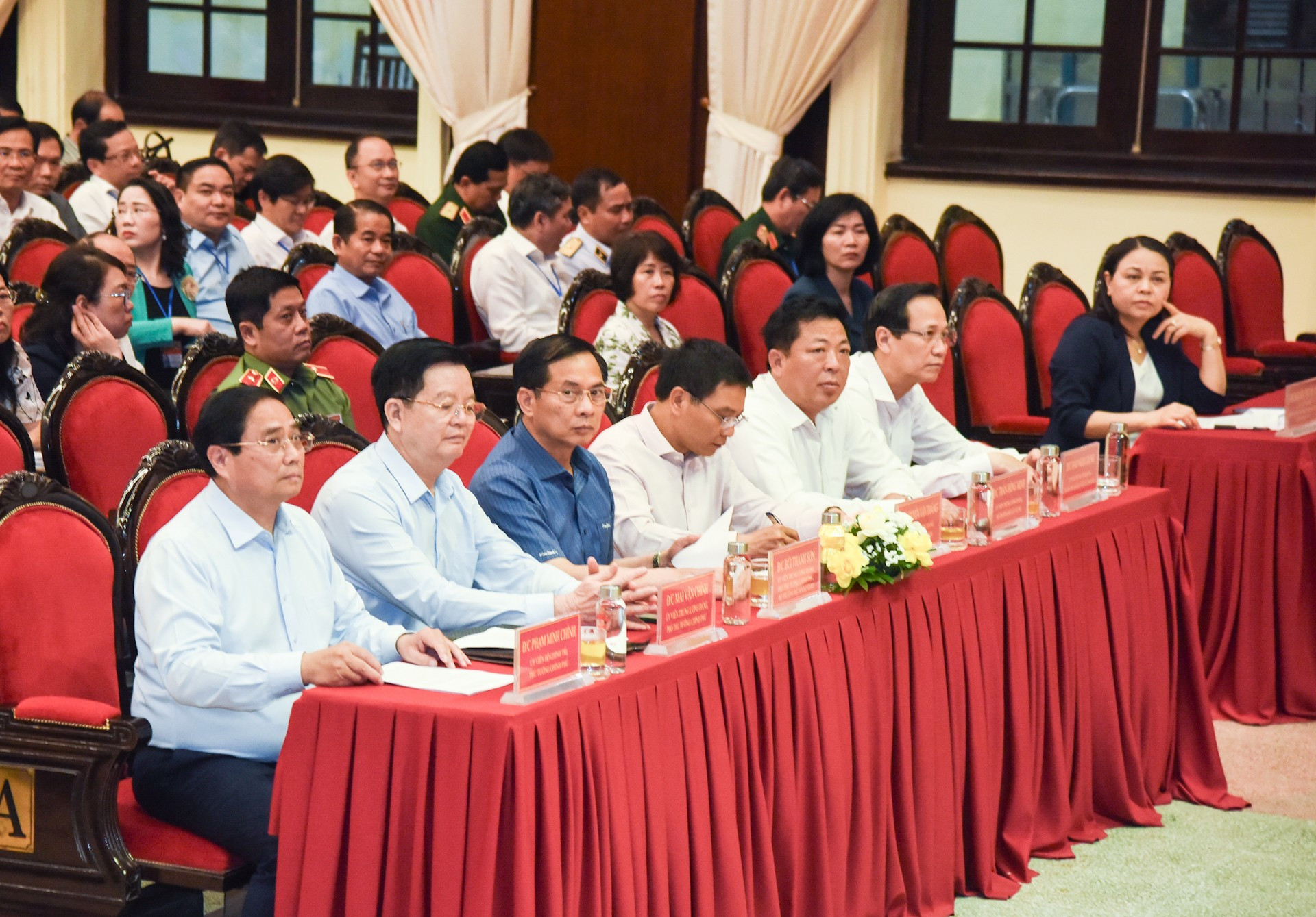 Thủ tướng Phạm Minh Chính và các đại biểu dự Hội nghị toàn quốc tập huấn về tổ chức và hoạt động của tổ chức Đảng, chính quyền, Mặt trận Tổ quốc Việt Nam, các đoàn thể chính trị ở cấp xã (mới).