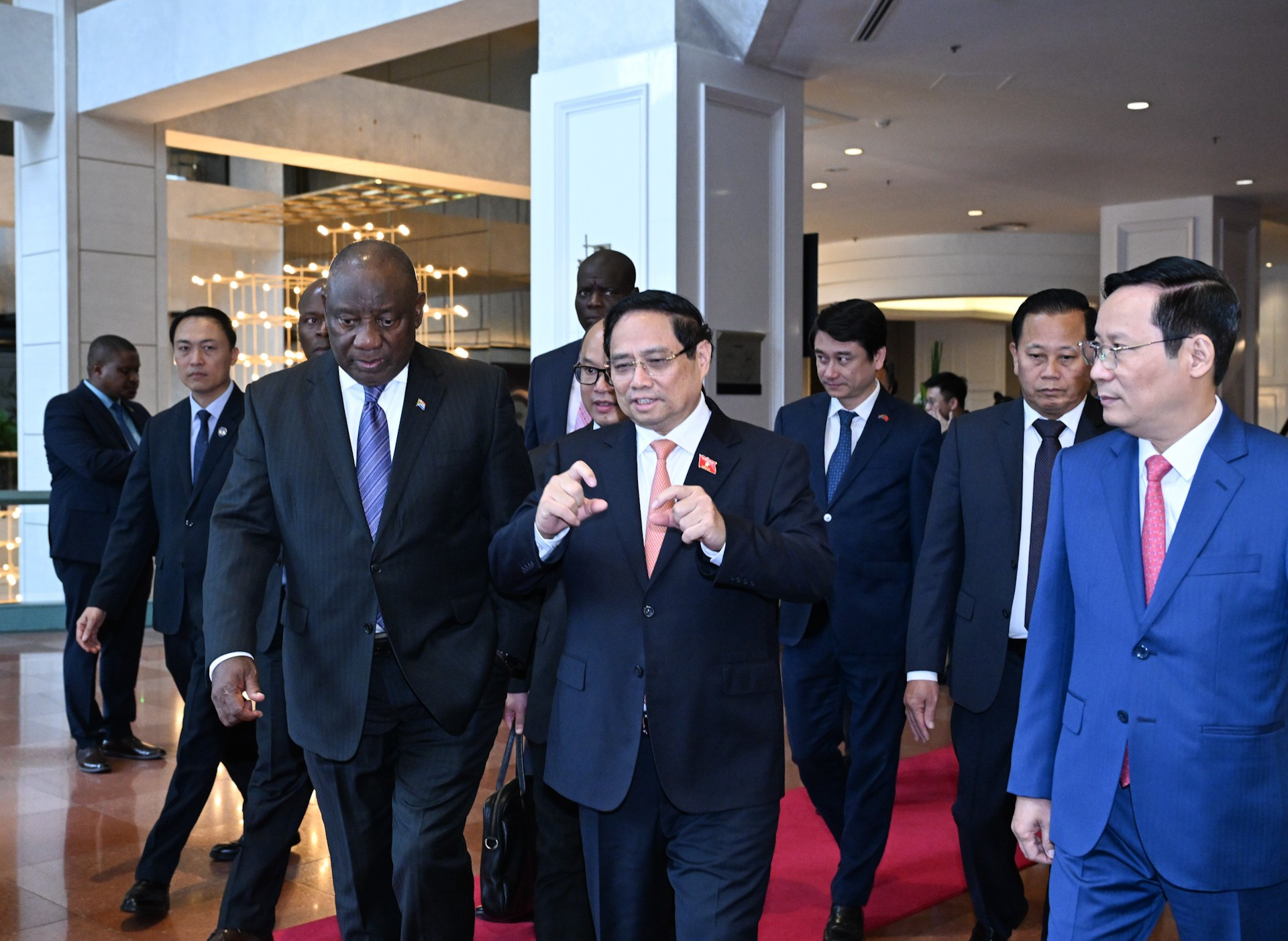 Thủ tướng Chính phủ Phạm Minh Chính và Tổng thống Cộng hòa Nam Phi Matamela Cyril Ramaphosa đến dự diễn đàn Doanh nghiệp Việt Nam-Nam Phi.