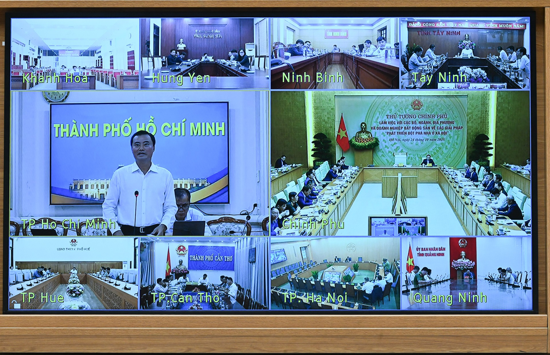 Hội nghị được tổ chức trực tiếp tại trụ sở Chính phủ, trực tuyến với 17 tỉnh, thành phố có nhu cầu lớn về nhà ở xã hội. dsc-0303.jpg