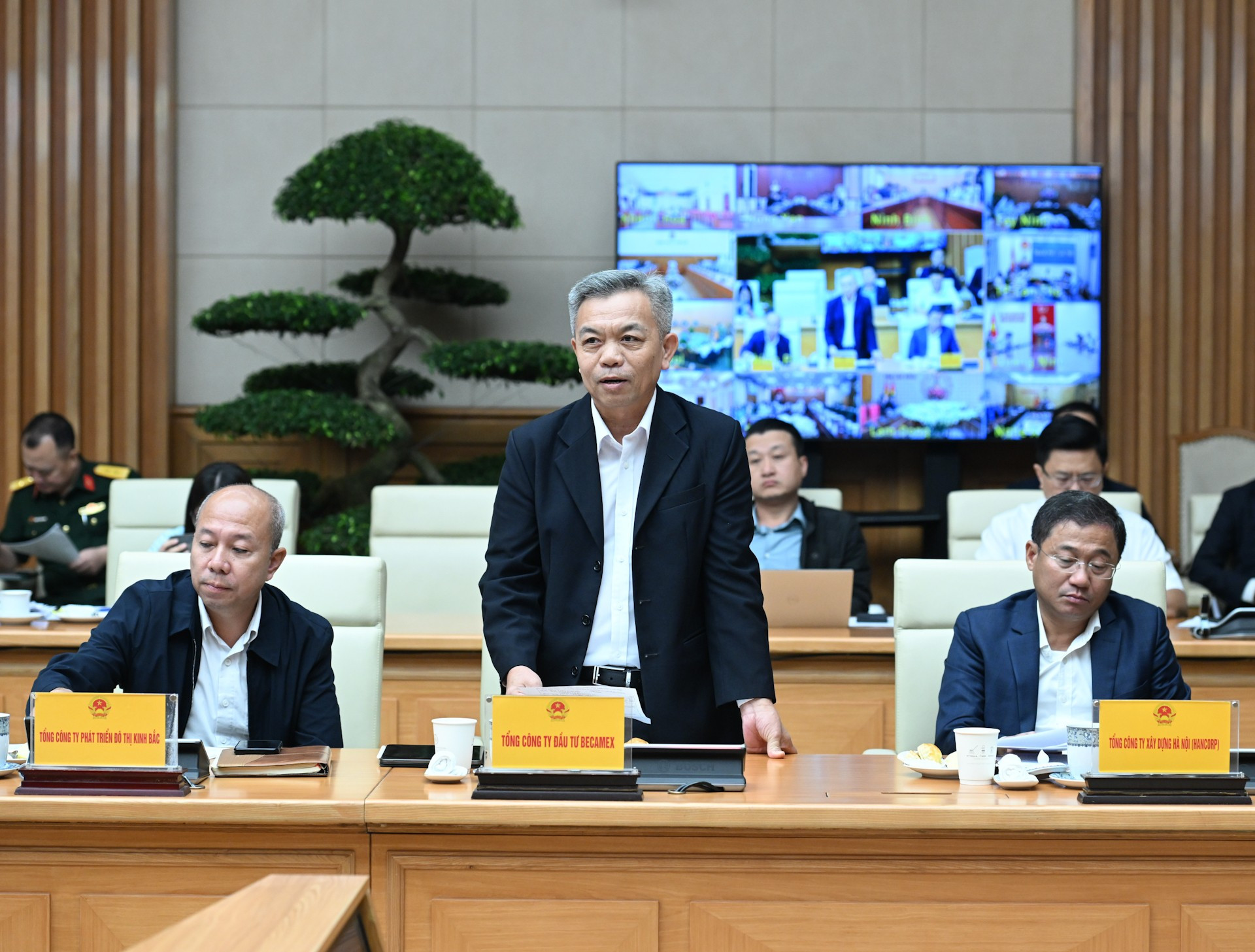 Đại diện lãnh đạo Tổng công ty đầu tư Becamex phát biểu ý kiến tại hội nghị. dsc-0322.jpg