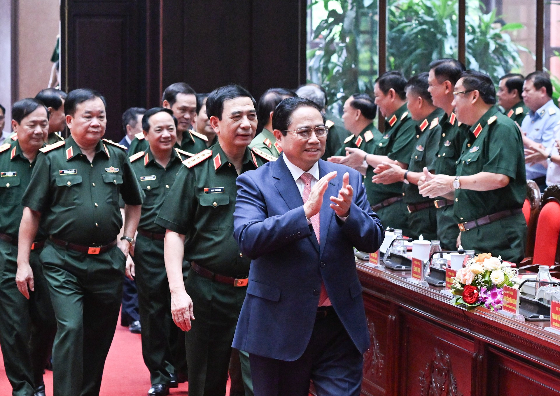 Thủ tướng Phạm MInh Chính đến dự Hội nghị Quân chính toàn quân 6 tháng đầu năm 2025.