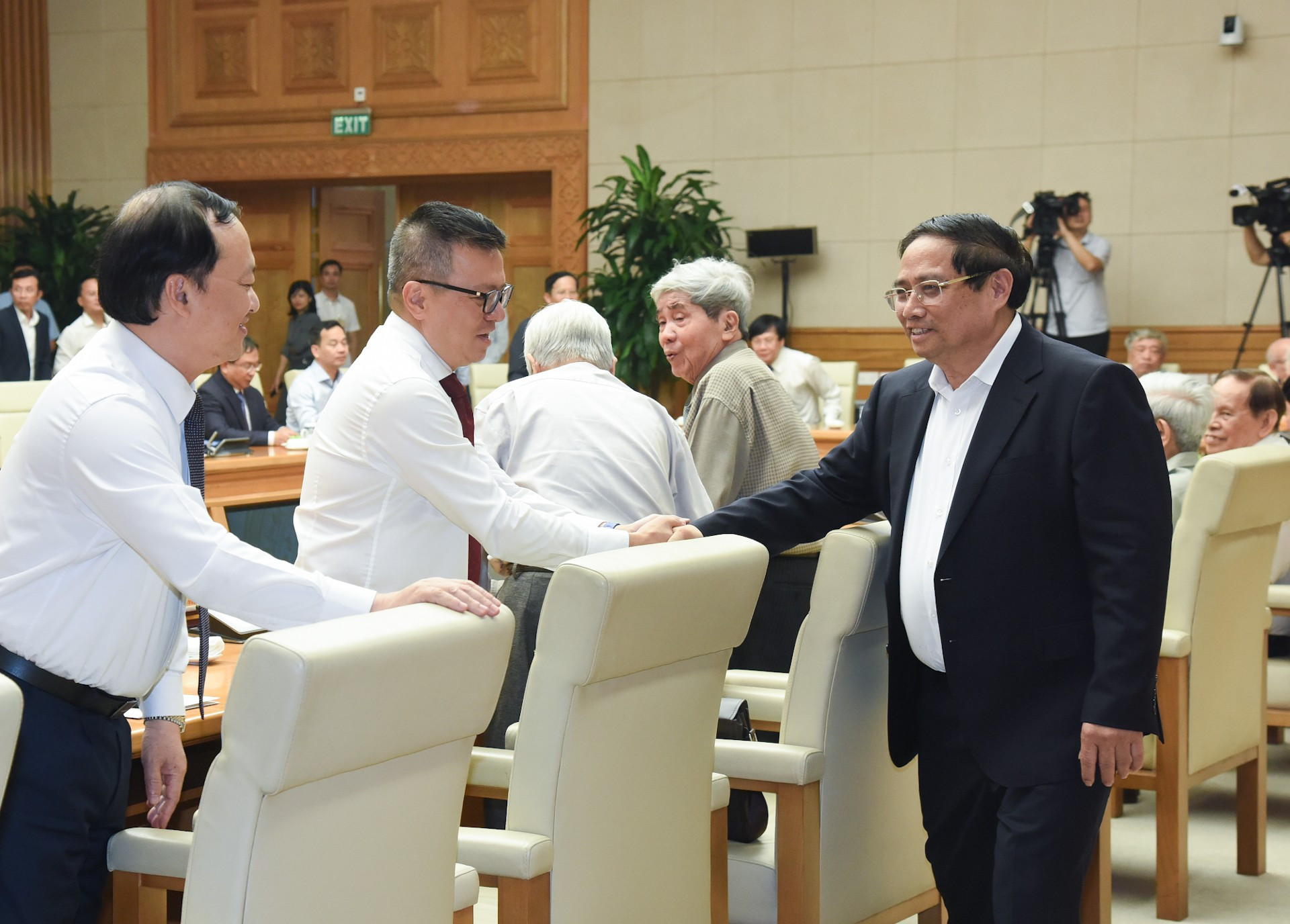 Thủ tướng Phạm Minh Chính với các đại biểu dự gặp mặt. dsc-3321.jpg
