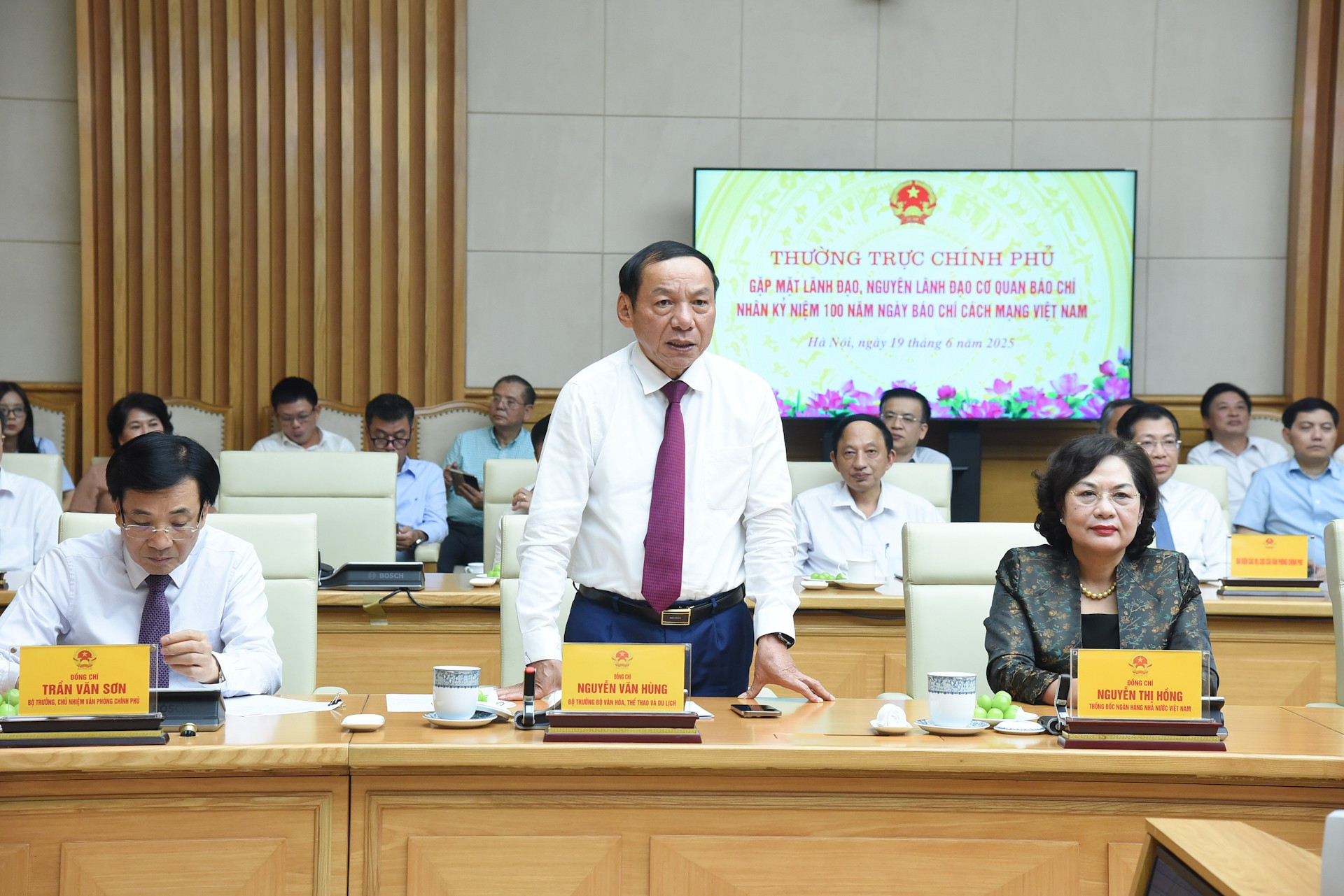 Bộ trưởng Văn hóa, Thể thao và Du lịch Nguyễn Văn Hùng phát biểu ý kiến. dsc-3371.jpg