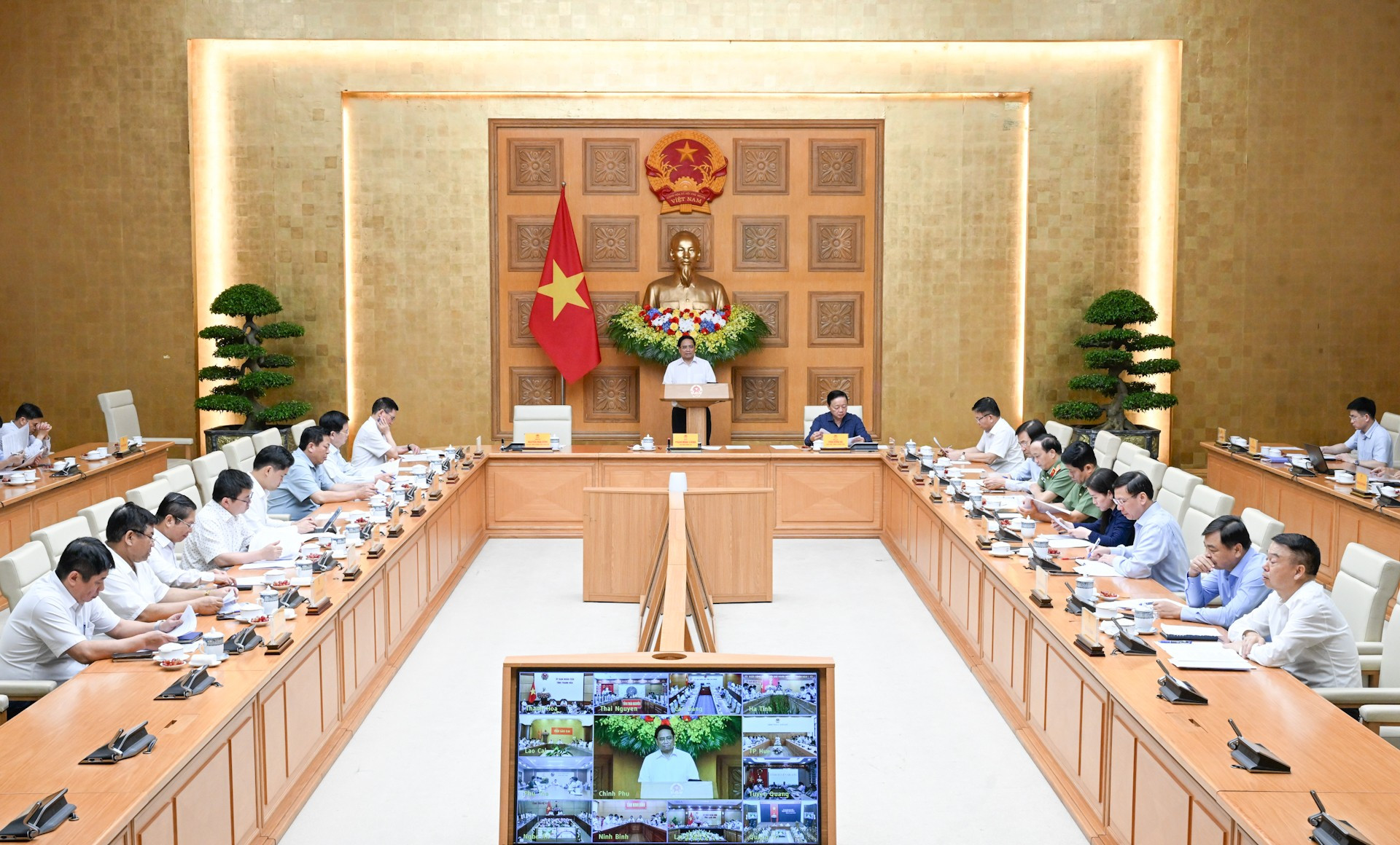 Thủ tướng Phạm Minh Chính chủ trì họp triển khai khắc phục hậu quả bão số 10. dsc-7645.jpg