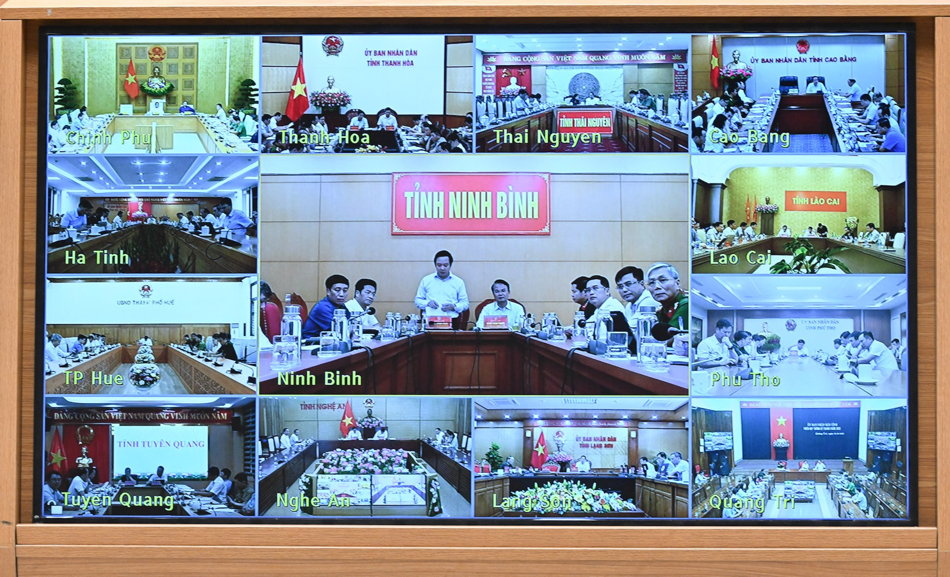 Cuộc họp diễn ra tại Văn phòng Chính phủ và kết nối trực tuyến tới 12 tỉnh, thành phố. dsc-7757.jpg