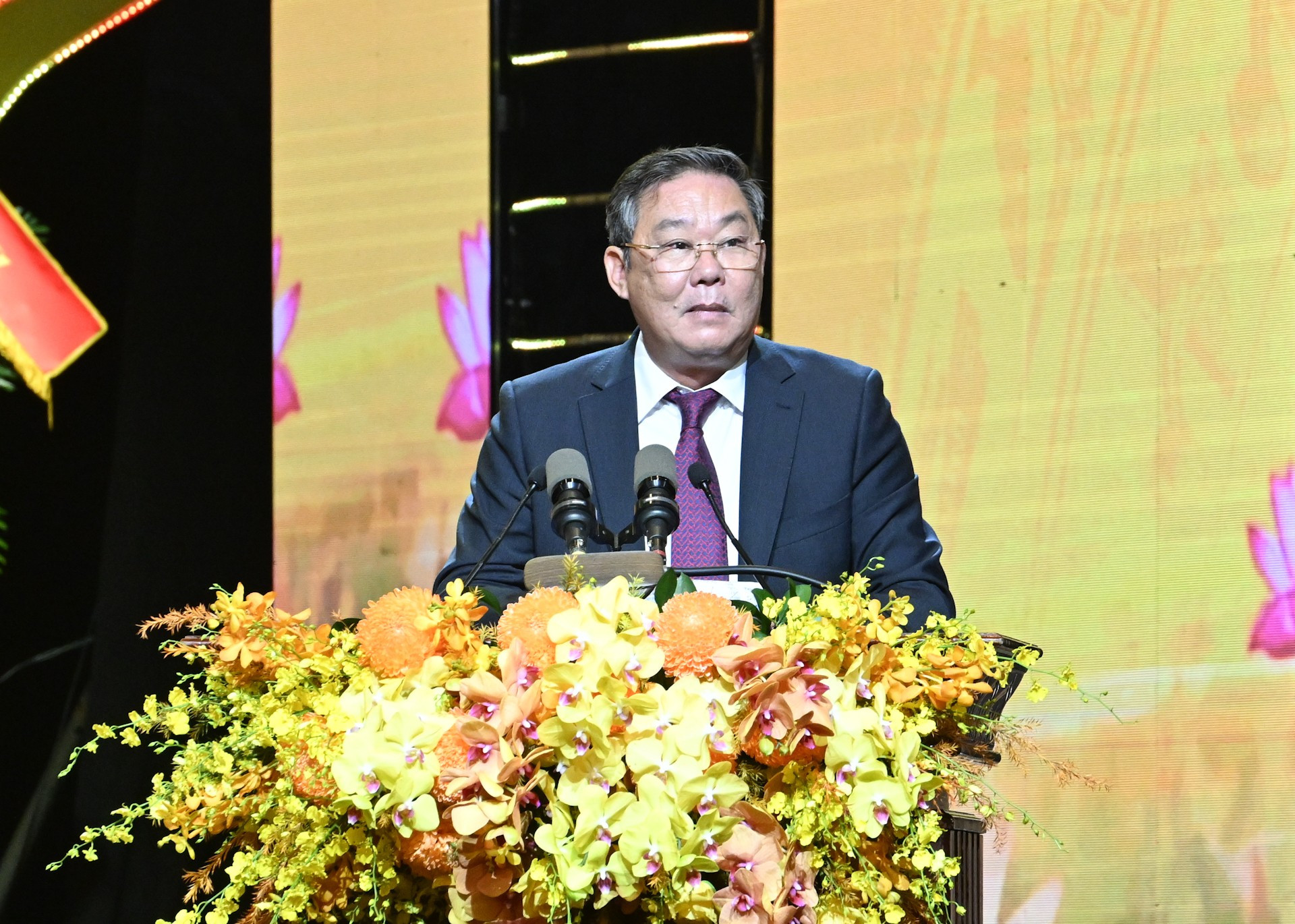 Permanent Vice Chairman of the City People's Committee Le Hong Son delivered the opening speech at the Congress. dsc-1812.jpg