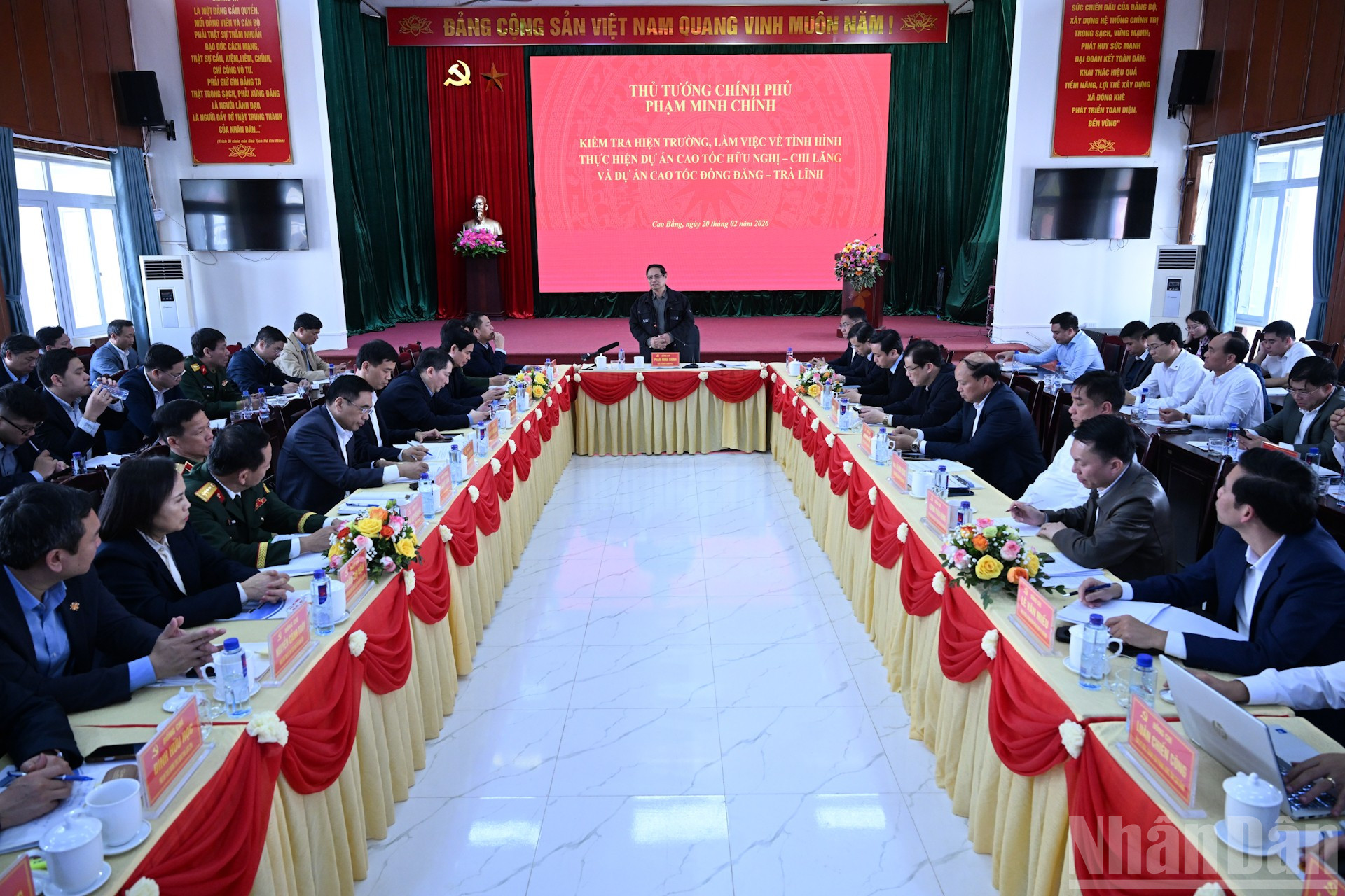 [Ảnh] Thủ tướng Phạm Minh Chính chủ trì cuộc họp với các bộ, ngành, lãnh đạo 2 tỉnh Lạng Sơn và Cao Bằng