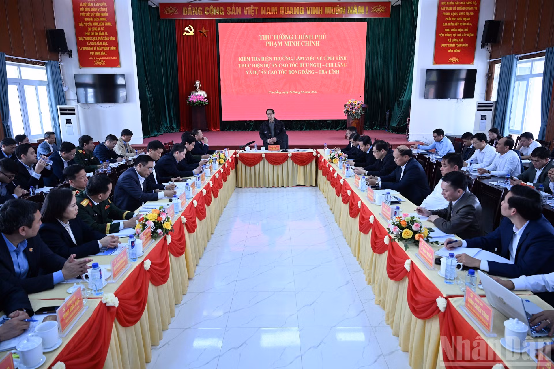 [Ảnh] Thủ tướng Phạm Minh Chính chủ trì cuộc họp với các bộ, ngành, lãnh đạo 2 tỉnh Lạng Sơn và Cao Bằng