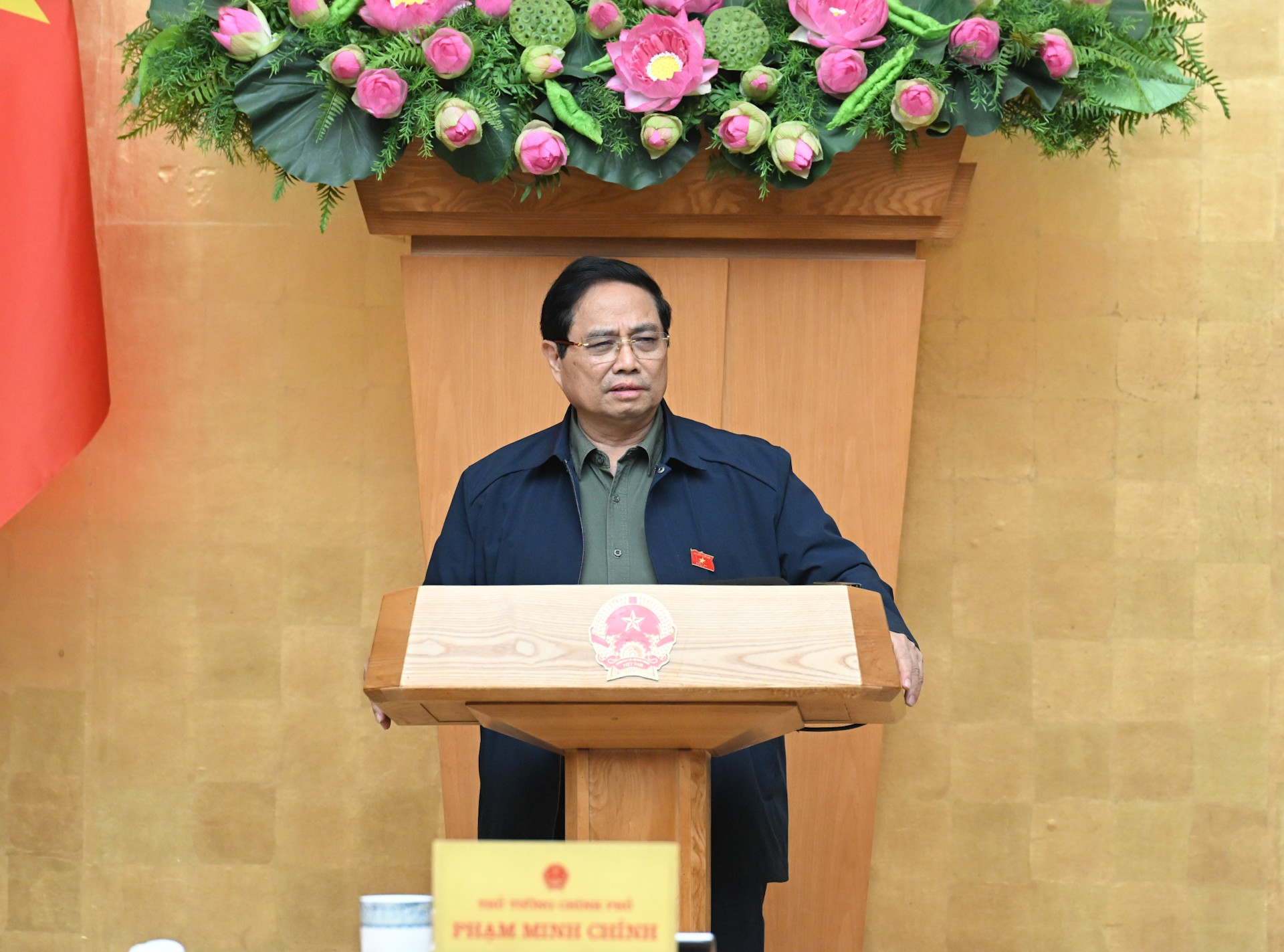 Statsminister Pham Minh Chinh ga instruksjoner på et regjeringsmøte om å evaluere hvordan den tonivås lokale forvaltningsmodellen fungerer. dsc-8014.jpg