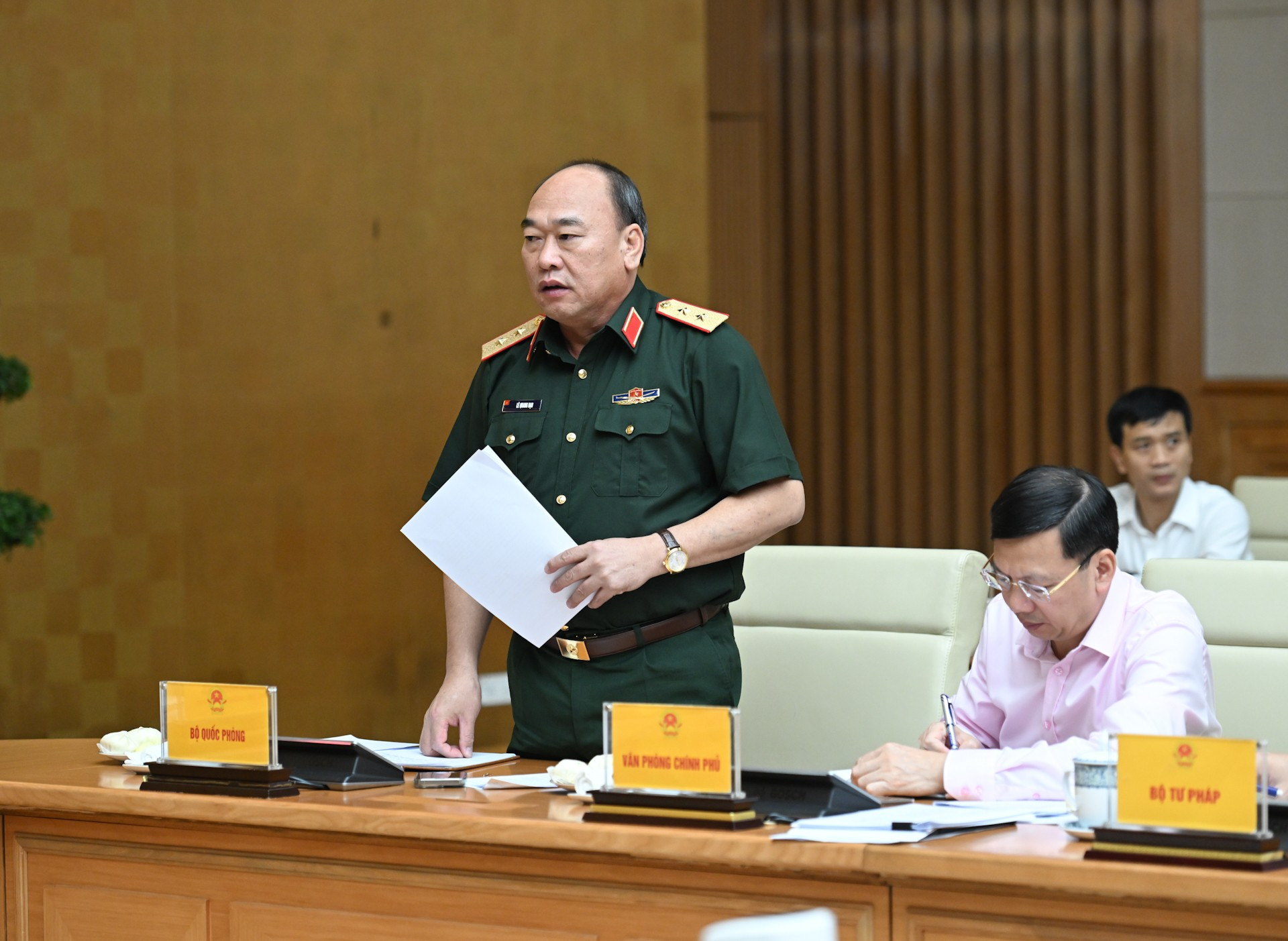 Trung tướng, Phó Tổng tham mưu trưởng Quân đội Nhân dân Việt Nam Lê Quang Đạo phát biểu tại phiên họp . dsc-9157.jpg