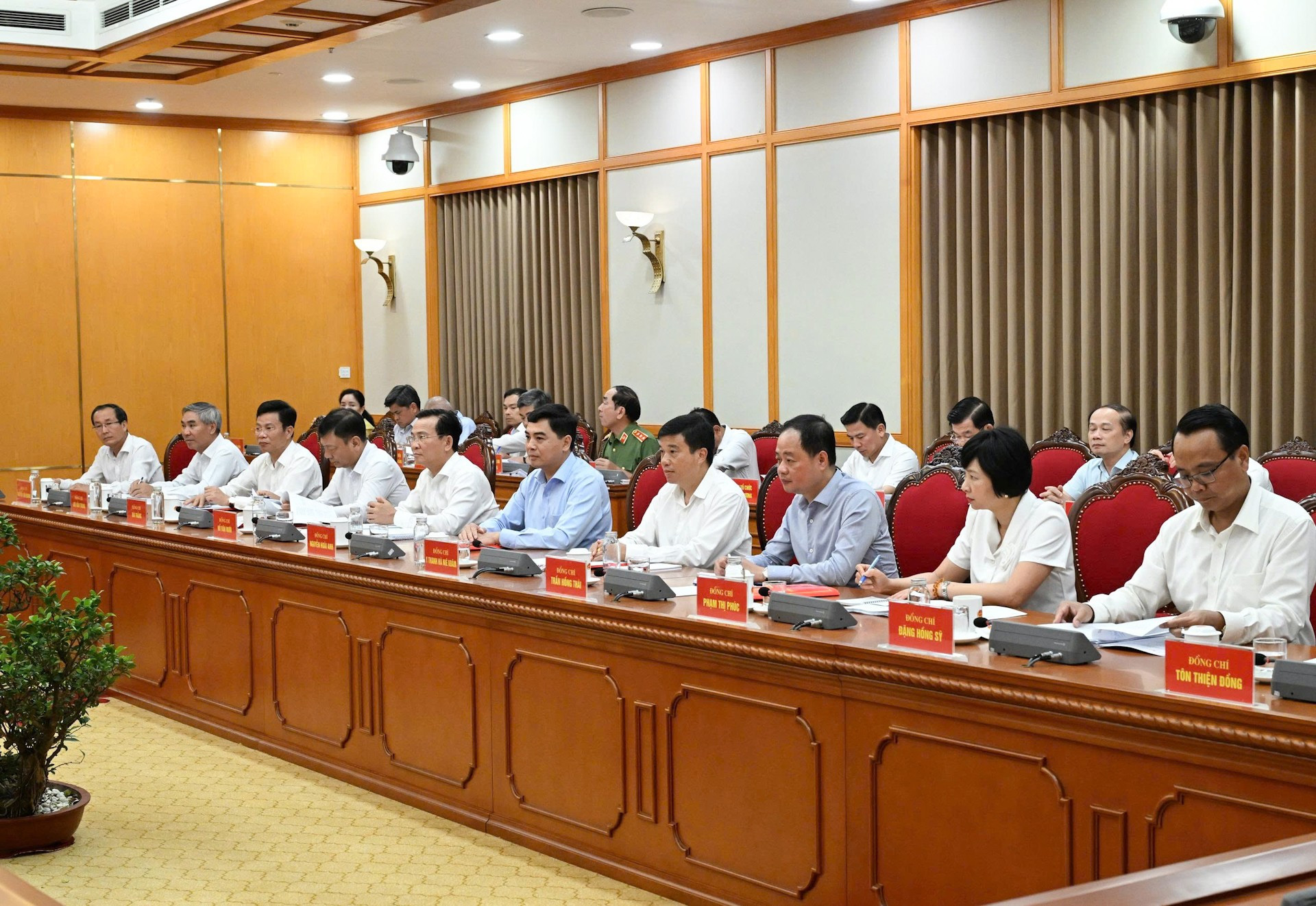 Ban Thường vụ Tỉnh ủy Lâm Đồng tham dự buổi làm việc. img-3398.jpg