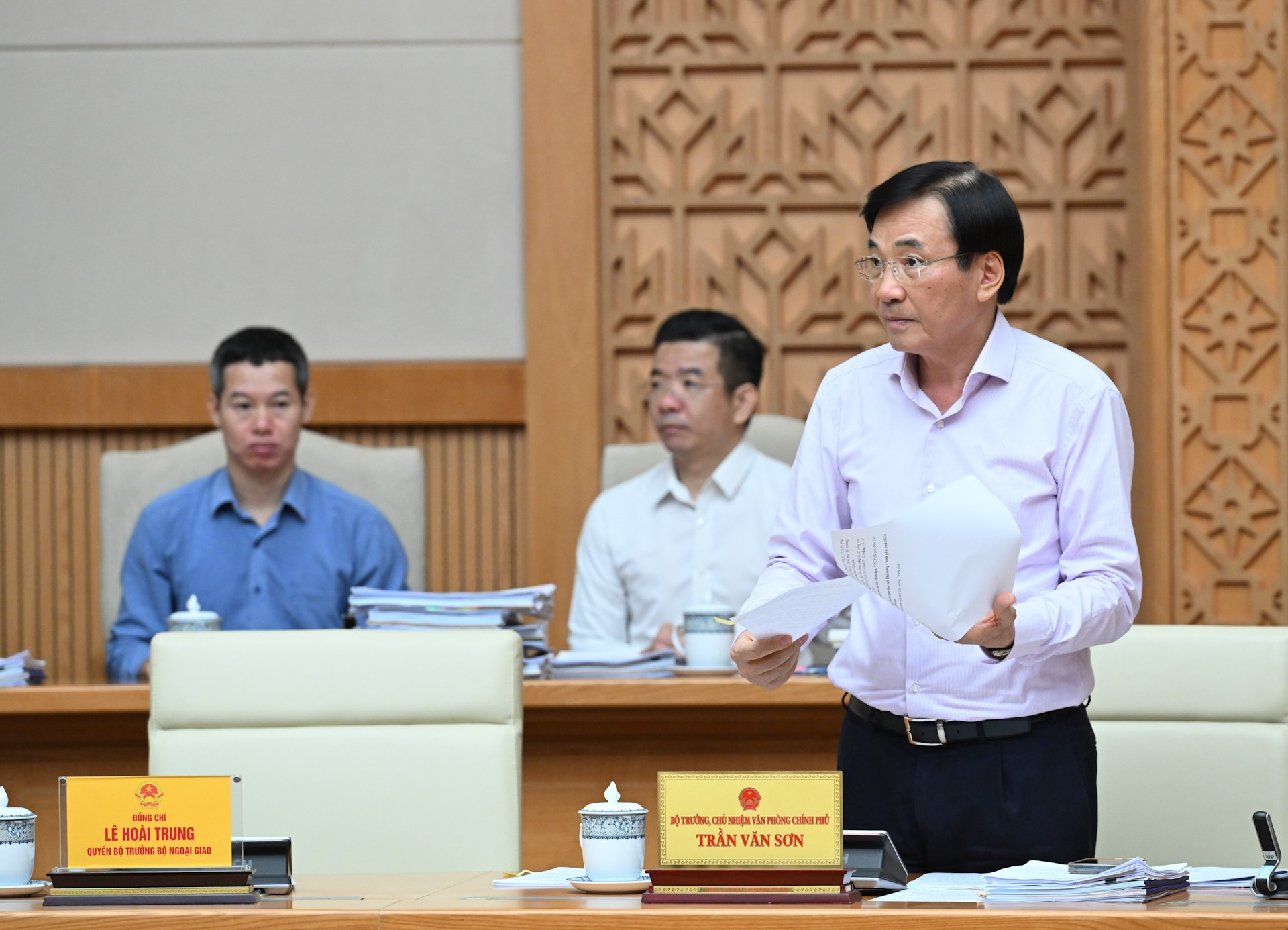 장관 겸 정부 사무실 책임자인 Tran Van Son이 연설합니다. dsc-9684.jpg