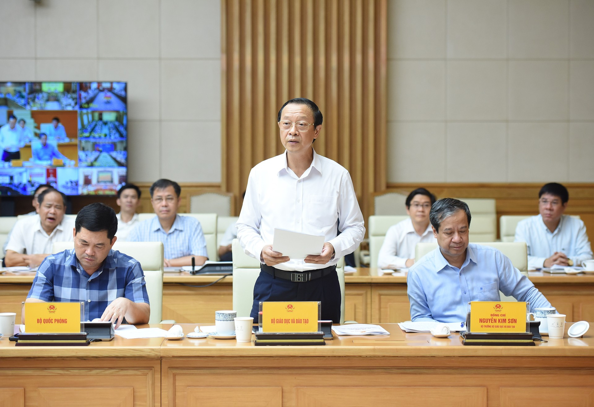 Thứ trưởng Thường trực Bộ Giáo dục và Đào tạo Phạm Ngọc Thưởng trình bày báo cáo về công tác chuẩn bị tổ chức Kỳ thi tốt nghiệp THPT năm 2025. dsc-3201.jpg