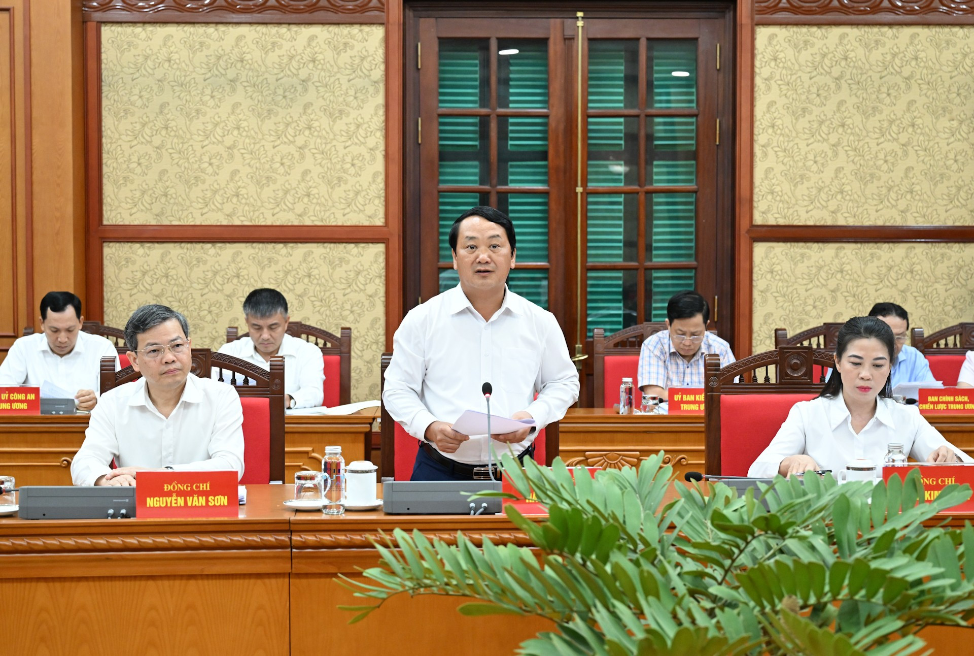 Đồng chí Hầu A Lềnh, Bí thư Tỉnh ủy Tuyên Quang báo cáo Dự thảo văn kiện và phương án nhân sự cấp ủy Đại hội đại biểu Đảng bộ tỉnh nhiệm kỳ 2025-2030. dsc-3109.jpg