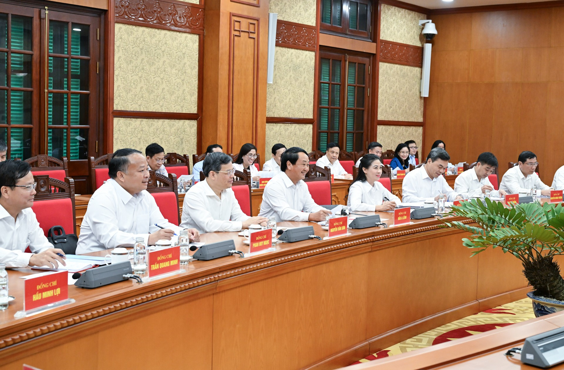 Ban Thường vụ Tỉnh ủy Tuyên Quang tham dự buổi làm việc. dsc-3048.jpg