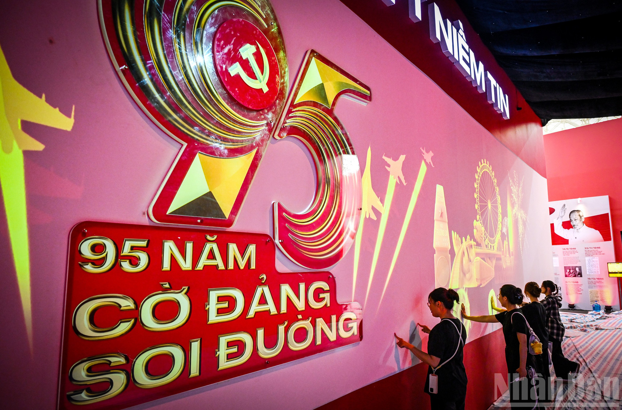 Công nghệ 3D cảm ứng tạo ra những hiệu ứng kỳ diệu tại triển lãm. ndo_br_8a.jpg