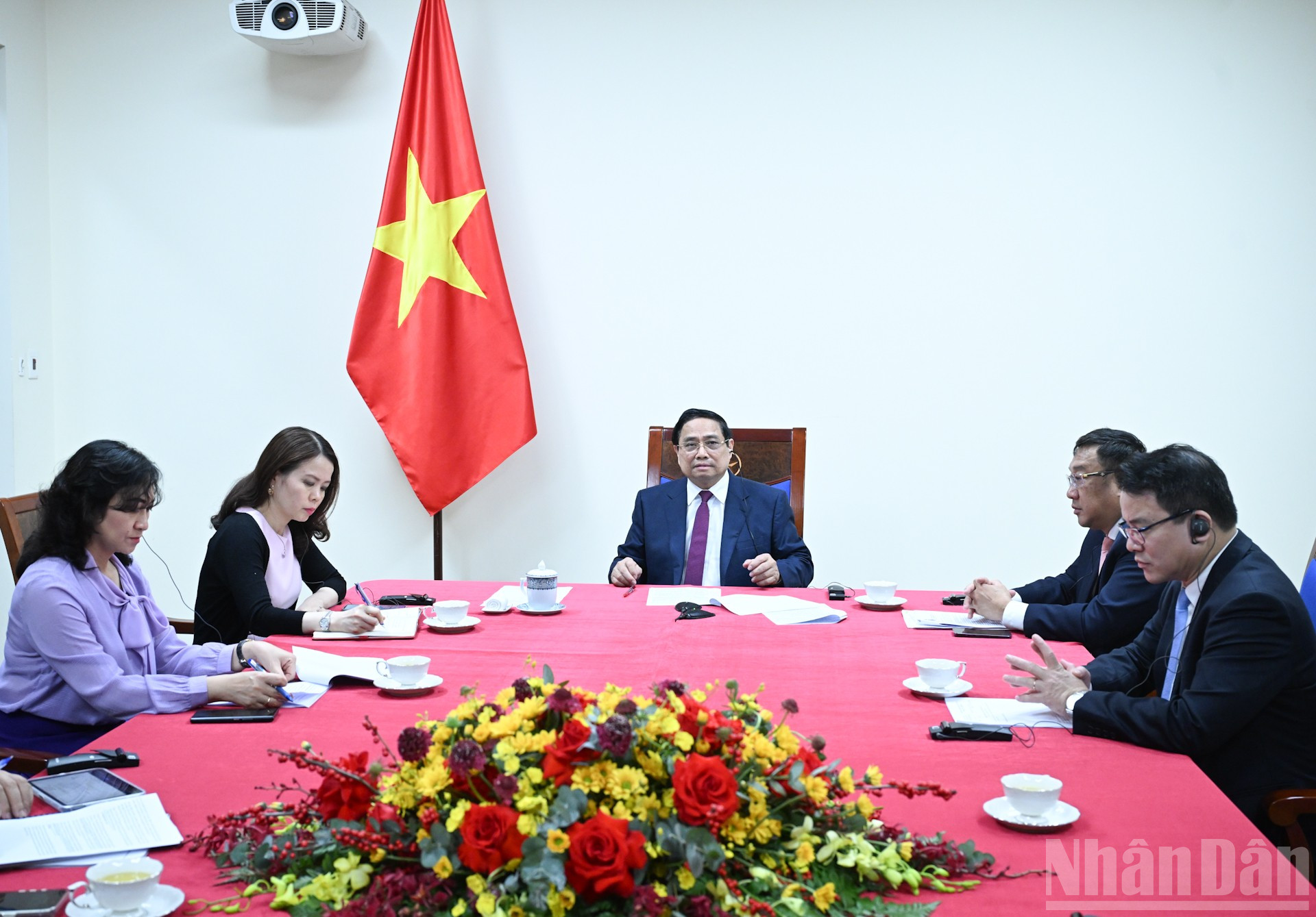 Thủ tướng Phạm Minh Chính điện đàm với Thủ tướng Algeria Sifi Ghrieb.