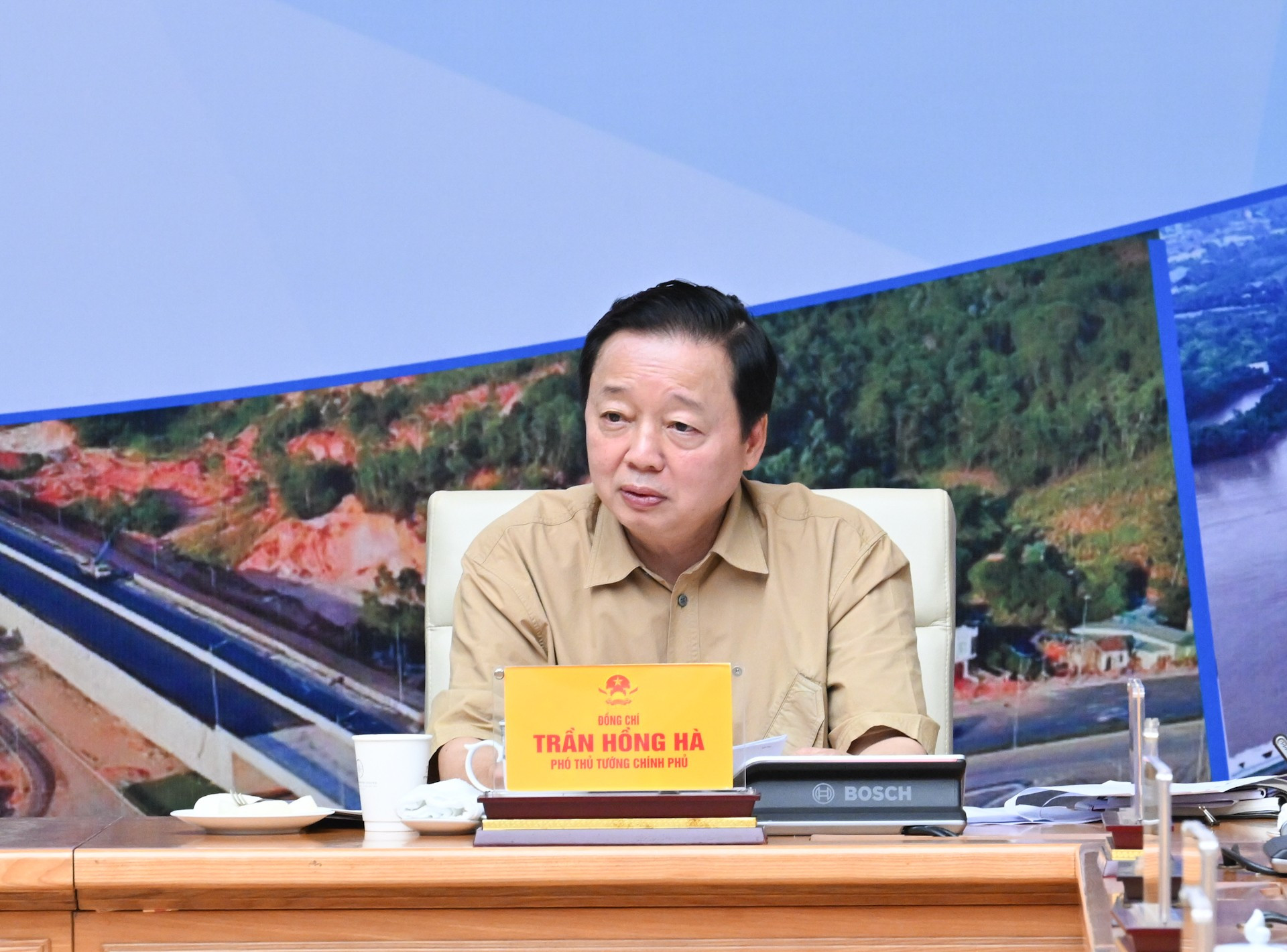 Phó Thủ tướng Trần Hồng Hà phát biểu tại Hội nghị. dsc-0503.jpg