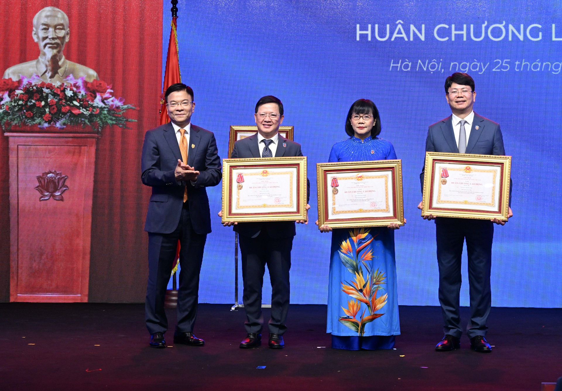 Phó Thủ tướng Lê Thành Long trao Huân chương Lao động hạng Ba tặng các tập thể, cá nhân. dsc-2941.jpg