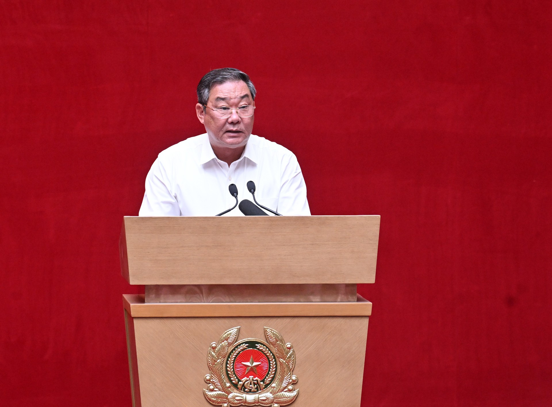 Phó Chủ tịch Thường trực Ủy ban nhân dân thành phố Hà Nội Lê Hồng Sơn phát biểu tại hội nghị. dsc-6759.jpg