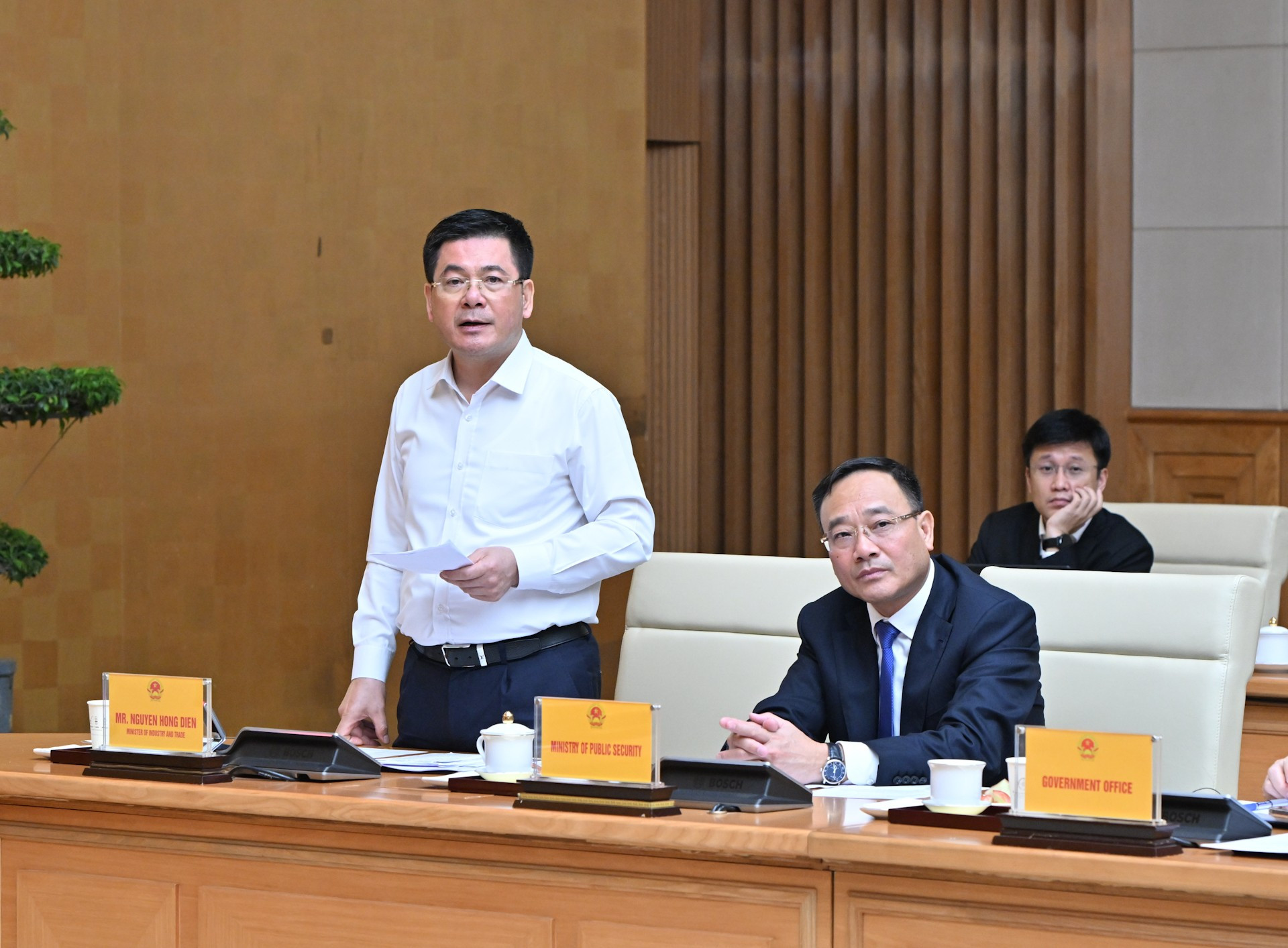 Bộ trưởng Công thương Nguyễn Hồng Diên phát biểu. dsc-4026.jpg