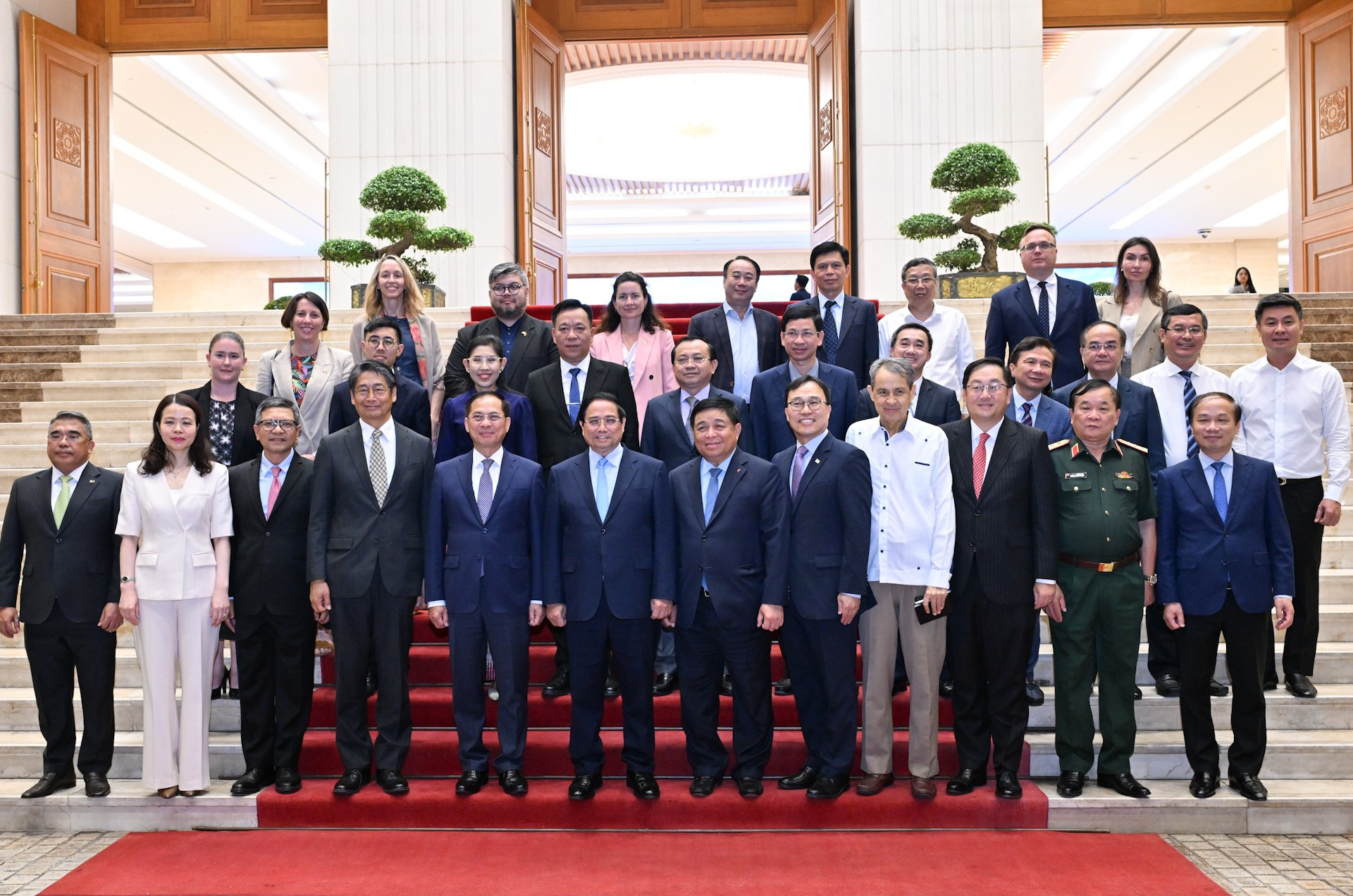 Thủ tướng Phạm Minh Chính và các đại biểu tham dự Lễ công bố thành lập Ủy ban Quốc gia APEC 2027.