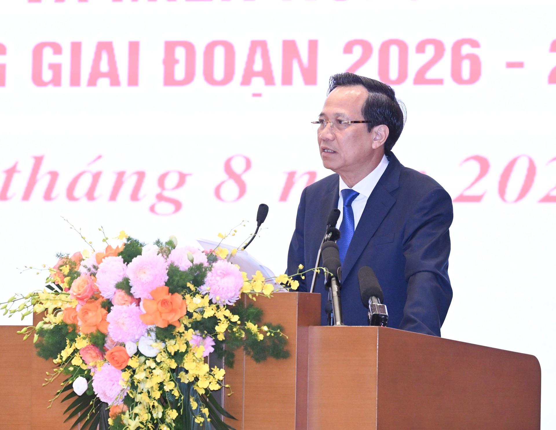 少数民族・宗教大臣ダオ・ゴック・ズン氏が会議で報告した。 dsc-6793.jpg