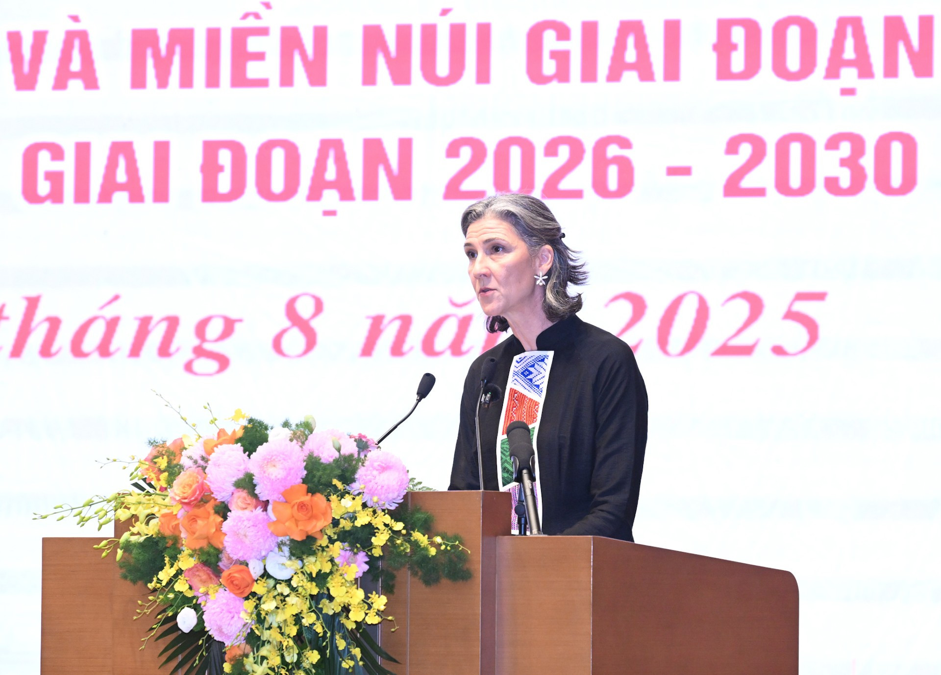 国連開発計画(UNDP)常駐代表ラムラ・アル・ハリディ氏が講演する。 dsc-6923.jpg