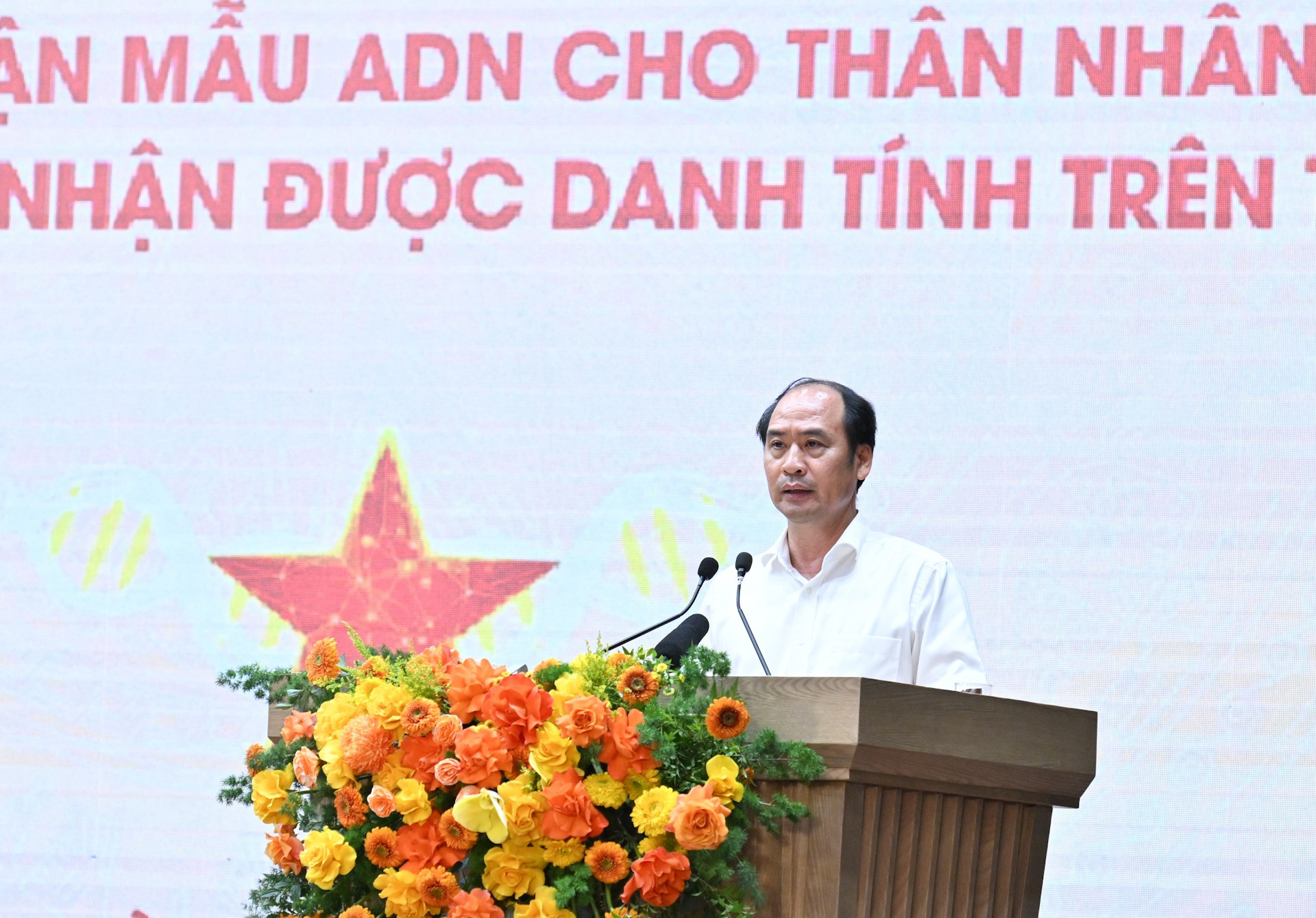 Thứ trưởng Nội vụ Nguyễn Văn Hồi trình bày tham luận tại hội nghị. dsc-8262.jpg
