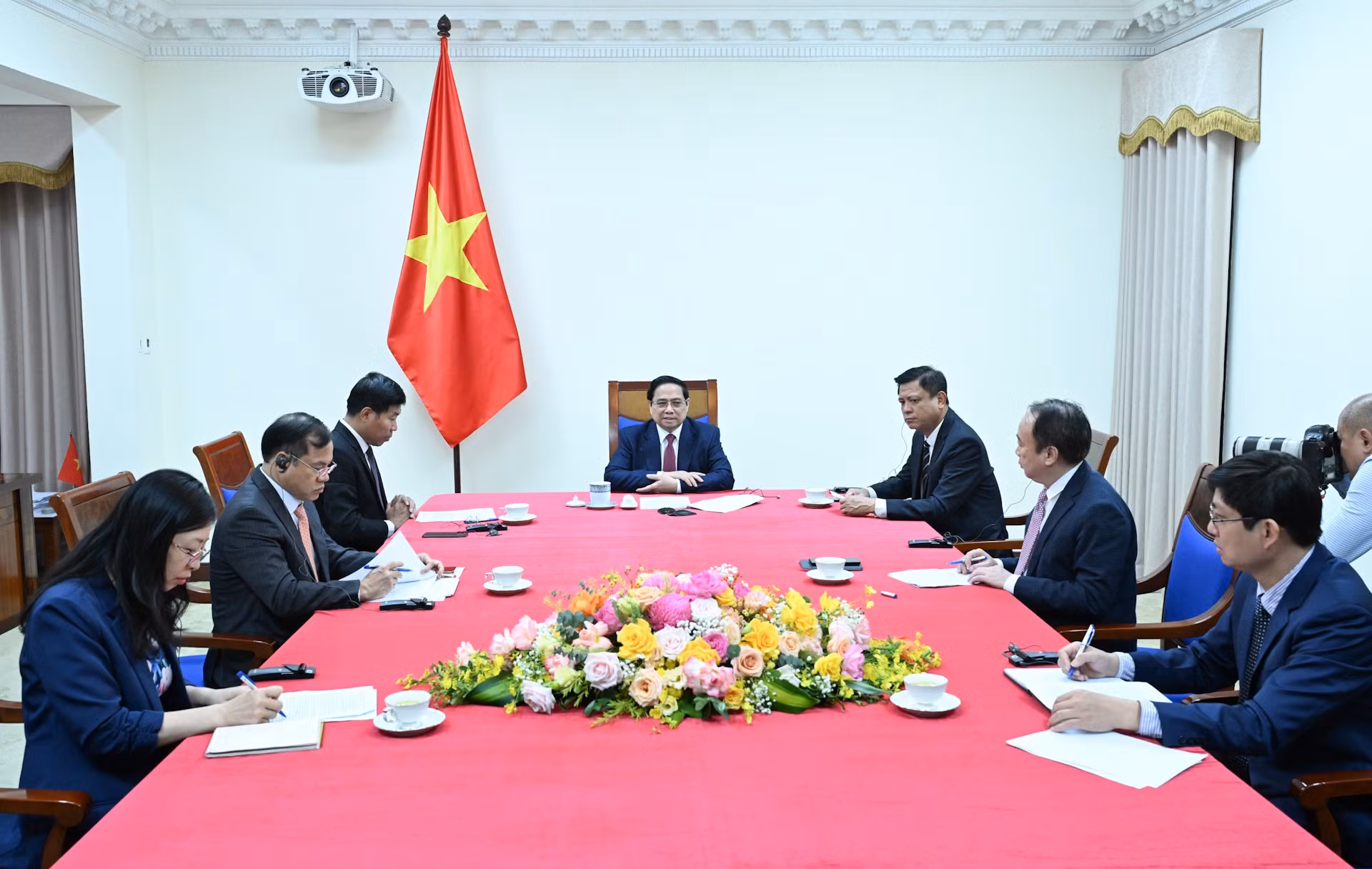 Quang cảnh buổi điện đàm.