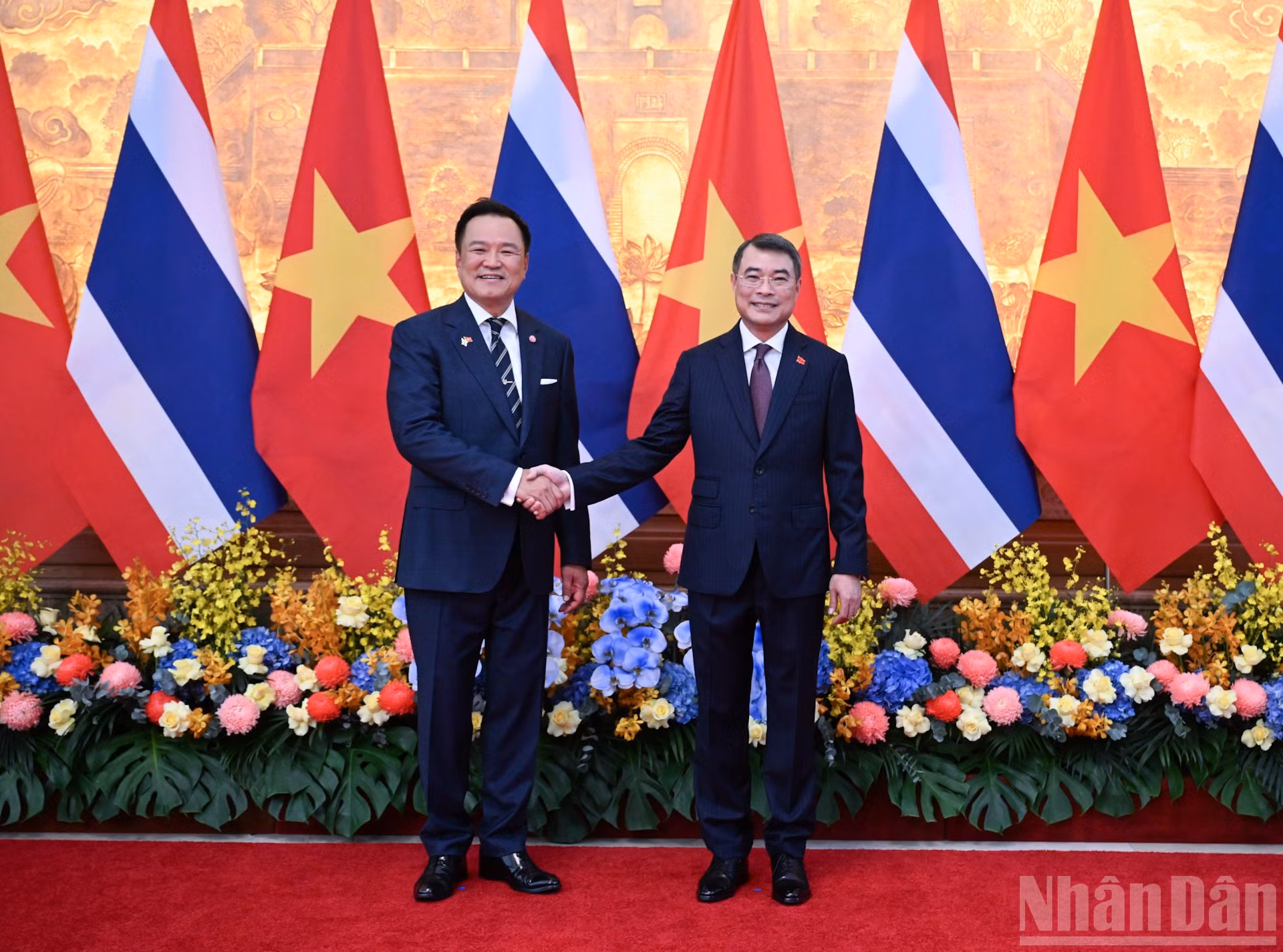 Thủ tướng Lê Minh Hưng và Thủ tướng Vương quốc Thái Lan Anutin Charnvirakul.