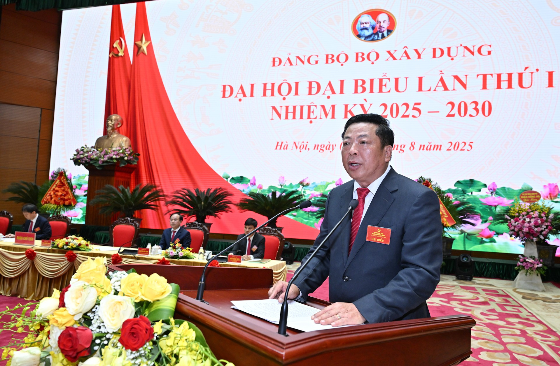 Bí thư Đảng ủy, Bộ trưởng Xây dựng Trần Hồng Minh phát biểu khai mạc đại hội. dsc-2902.jpg