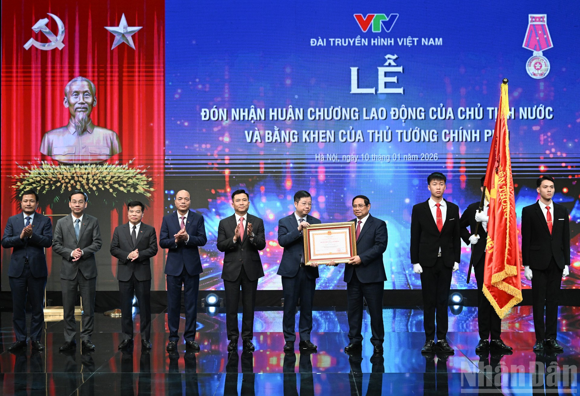 Thủ tướng Phạm Minh Chính trao Huân chương Lao động hạng Nhất cho VTV.