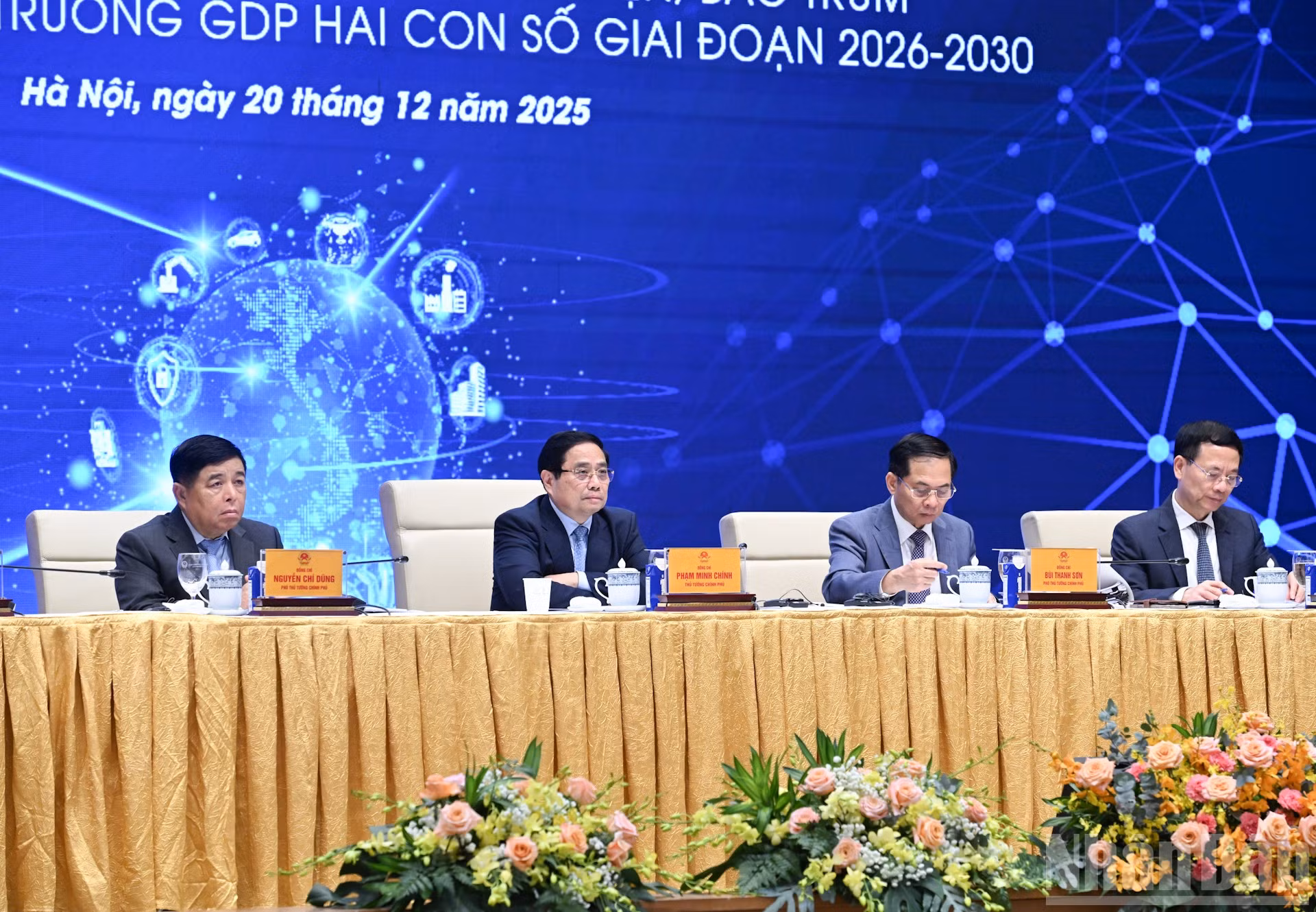 Thủ tướng Phạm Minh Chính và các Phó Thủ tướng, Bộ trưởng chủ trì Diễn đàn quốc gia phát triển kinh tế số và xã hội số lần thứ 3.