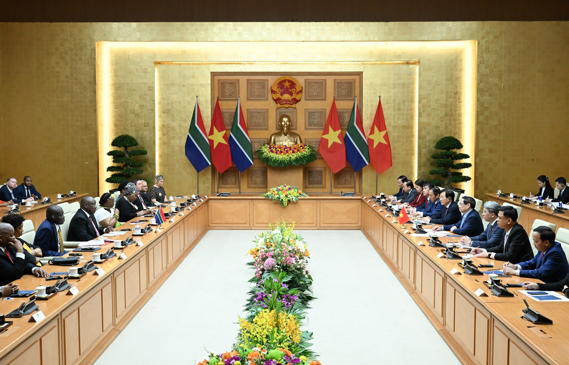 Meeting scene. dsc-0007.jpg