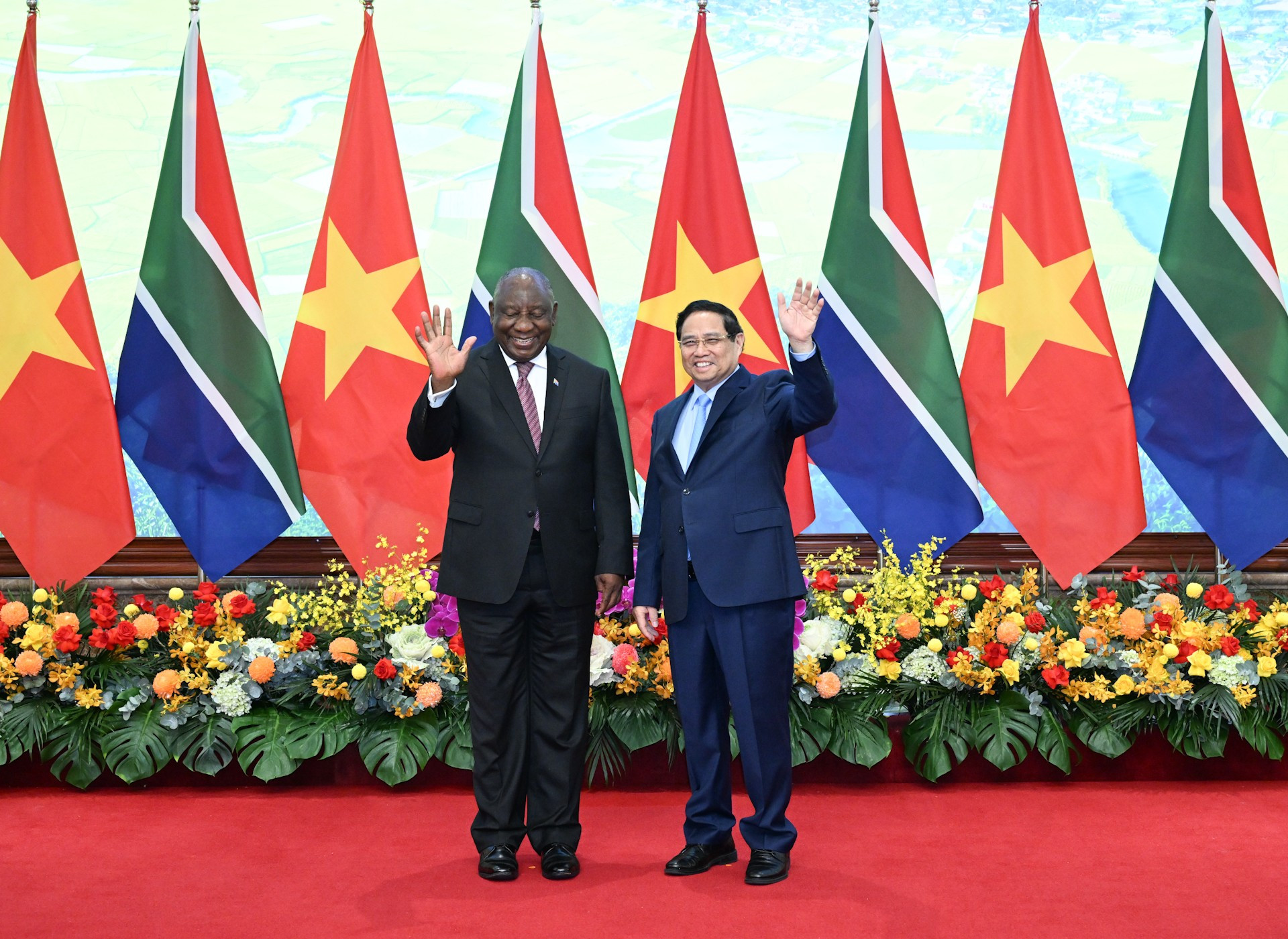 Prime Minister Pham Minh Chinh and President of the Republic of South Africa Matamela Cyril Ramaphosa. dsc-9871.jpg