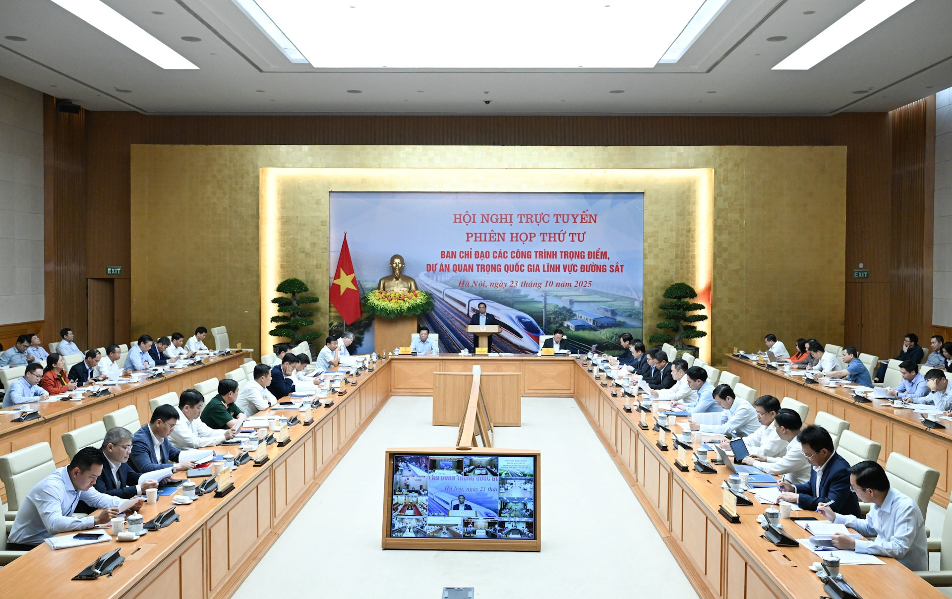 សន្និសីទនេះត្រូវបានផ្សាយផ្ទាល់ទៅខេត្តក្រុងចំនួន ១៨ ដែលគម្រោងផ្លូវរថភ្លើងឆ្លងកាត់។ dsc-9563.jpg